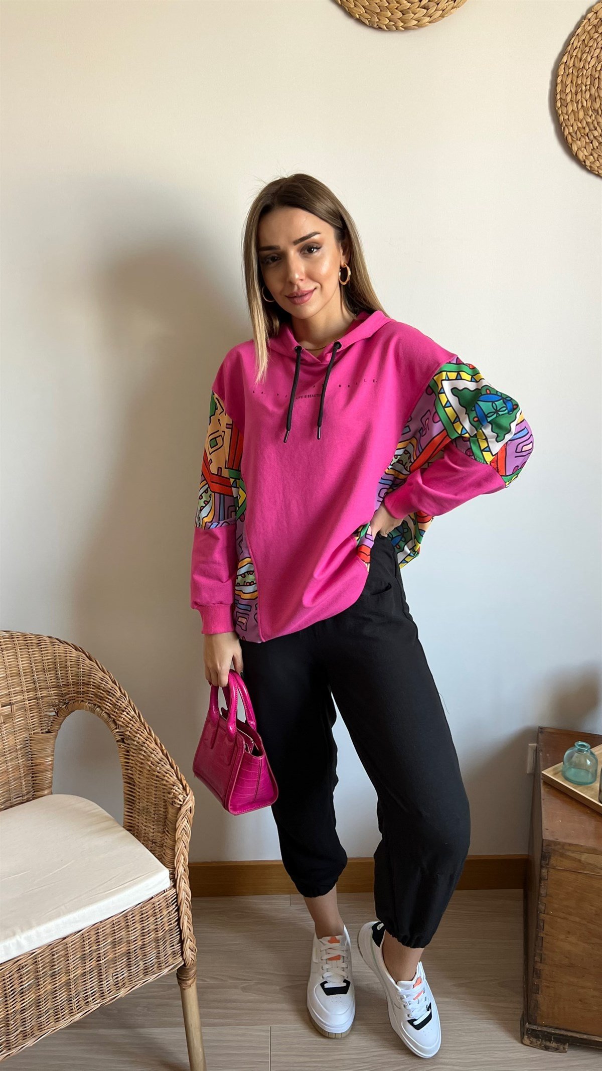 Renkli Baskı Detaylı Fuşya Tasarım Sweatshirt	