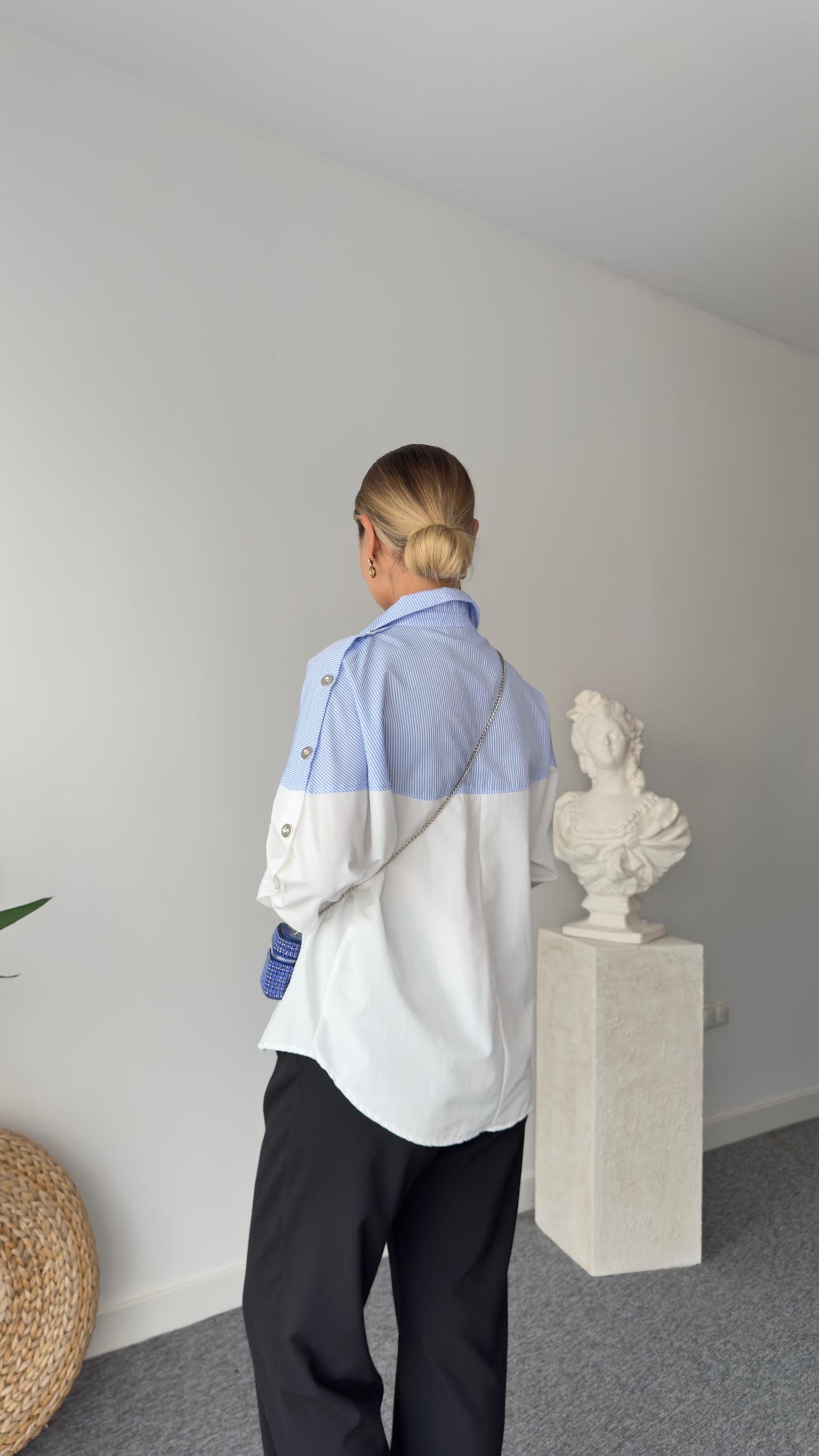 Livia Düğme Detaylı Gömlek