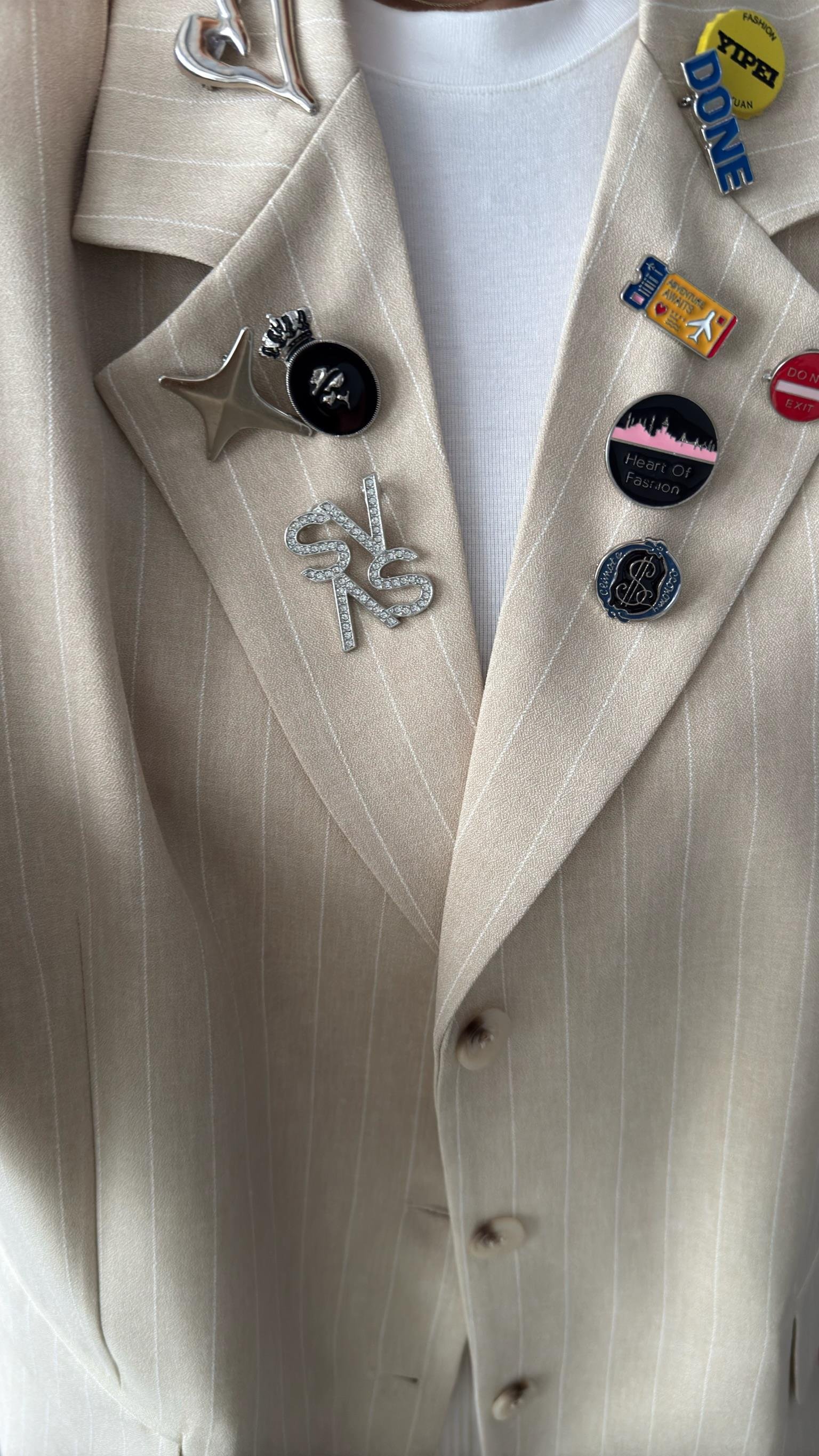 Finzi Yaka Aksesuar Detaylı Çizgili Bej Blazer