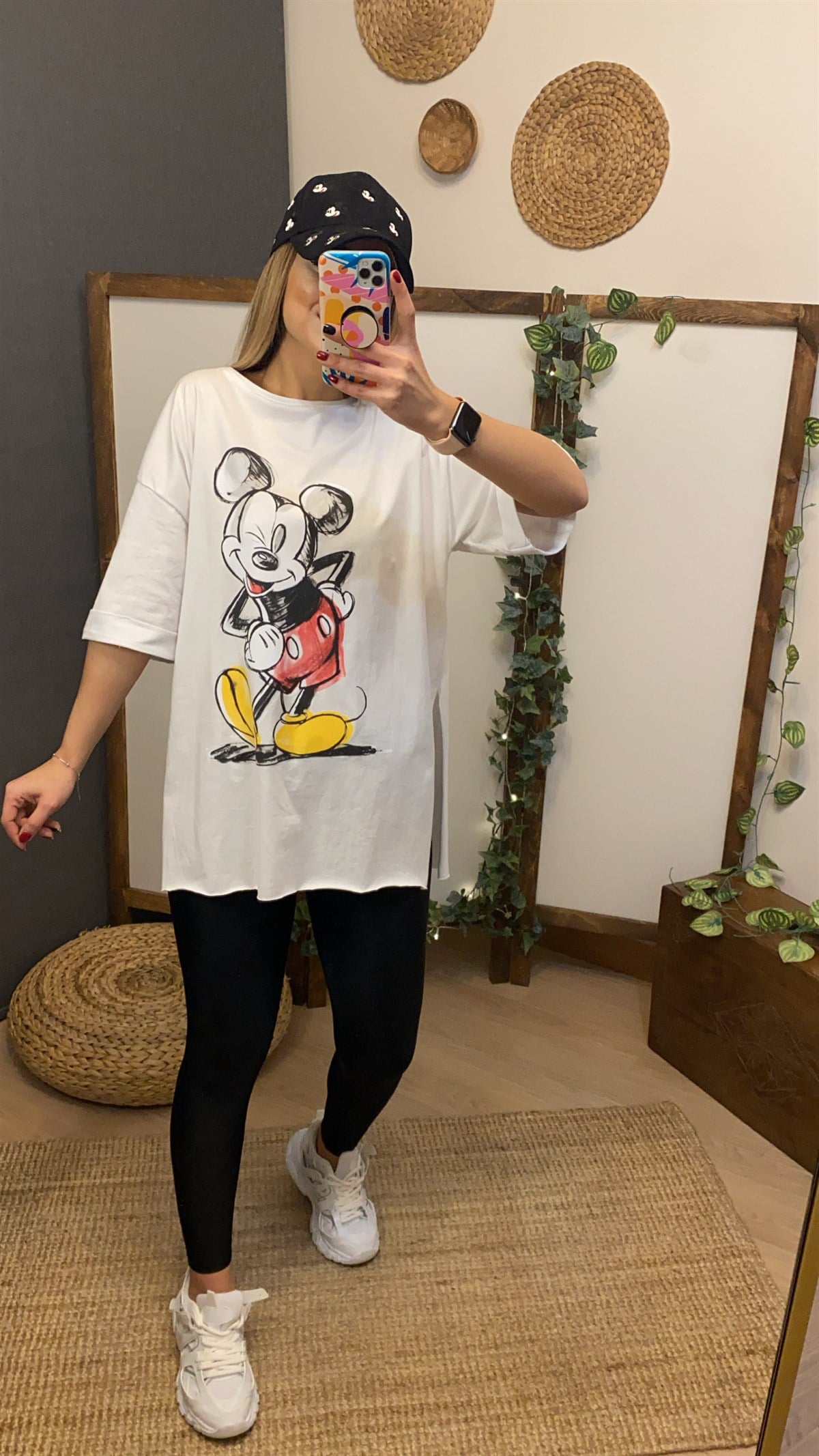 Yanları Yırtmaçlı Beyaz Mickey Tshirt
