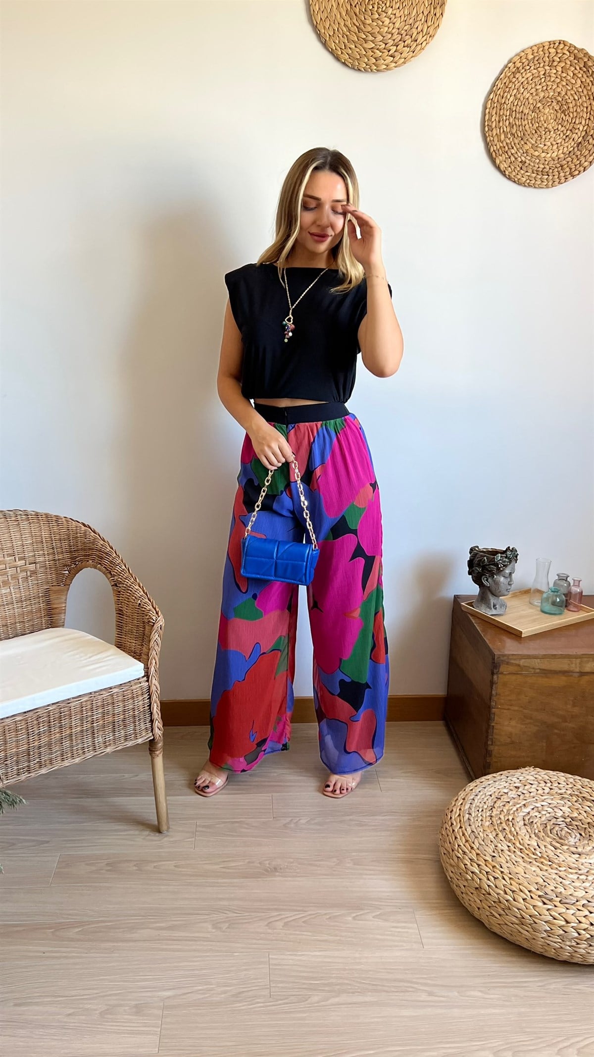 Network Model Sırtı Zincir Detaylı Siyah Bluz