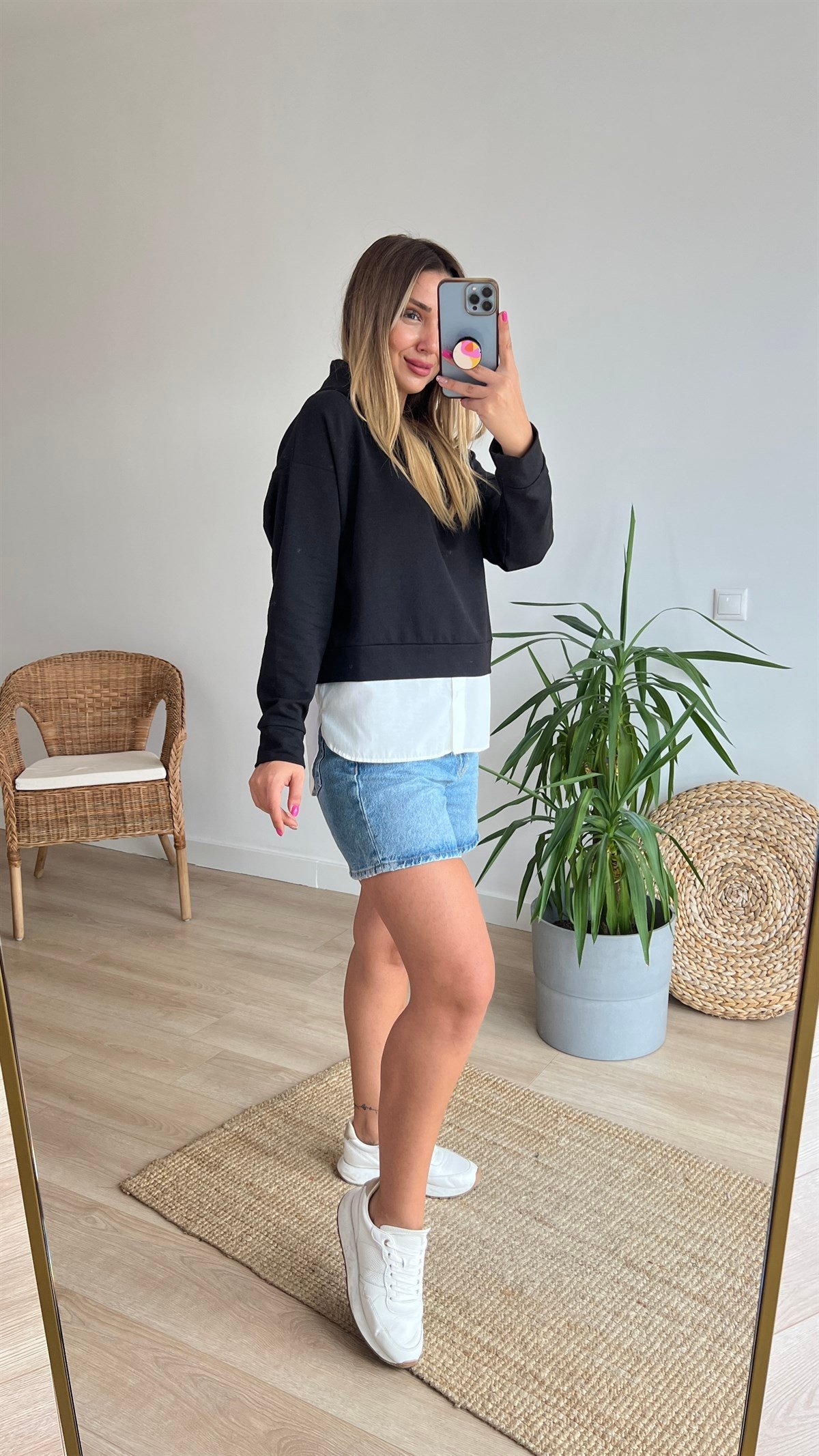 Gömlek Detaylı Siyah Kapüşonlu Sweat