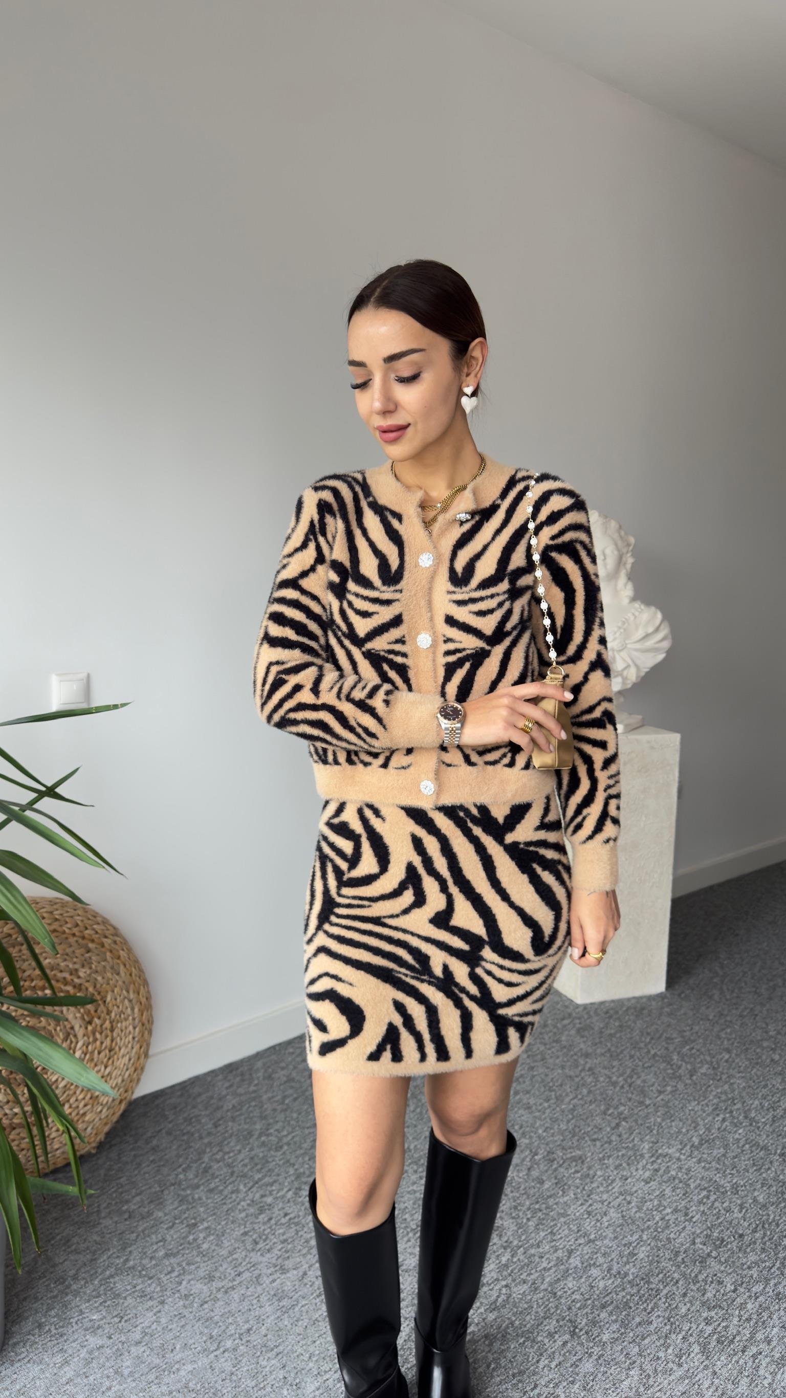 Zebra Desen Yumoş Sakallı Etekli Takım