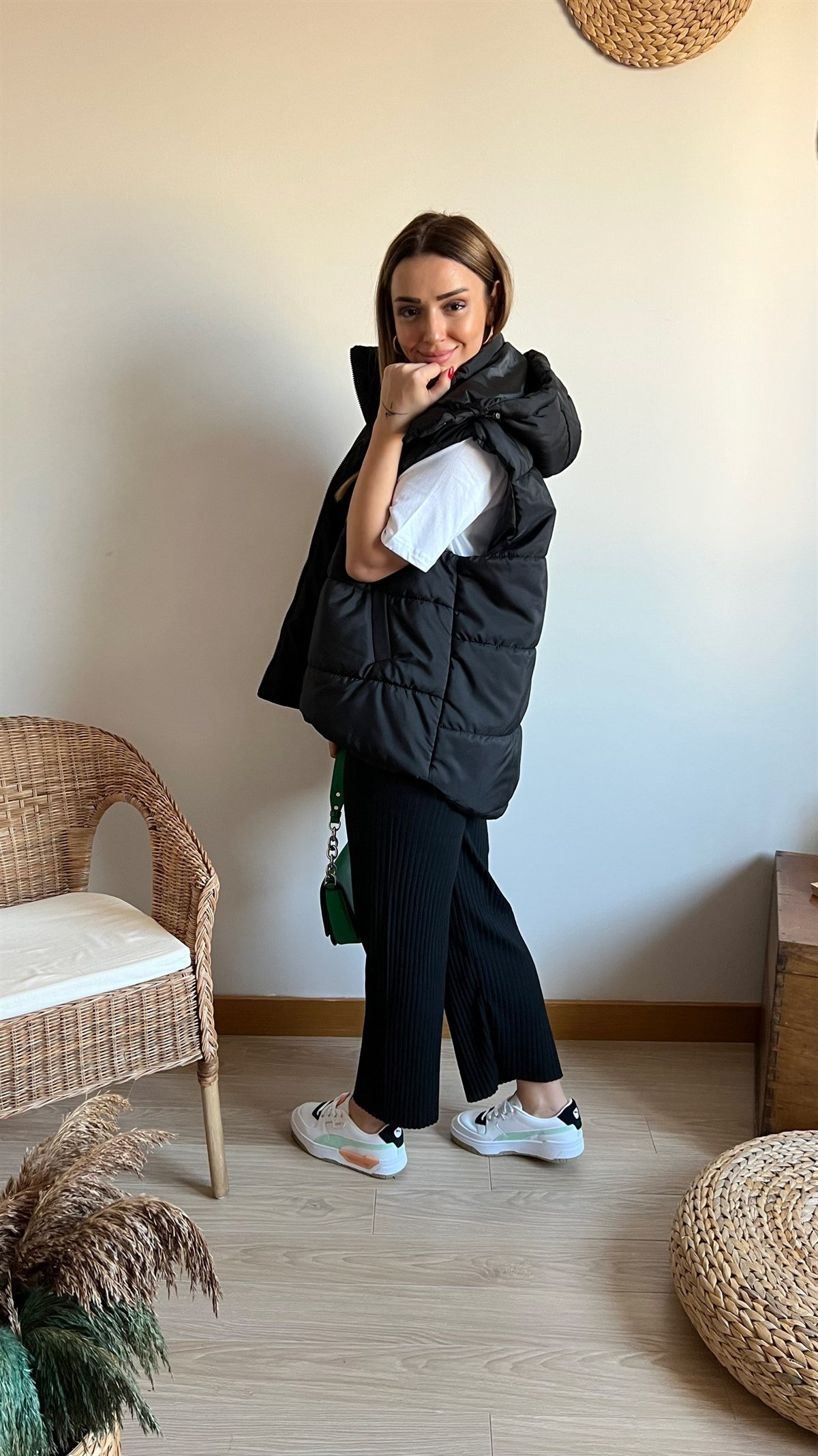 Kapüşonlu Oversize Siyah Şişme Yelek