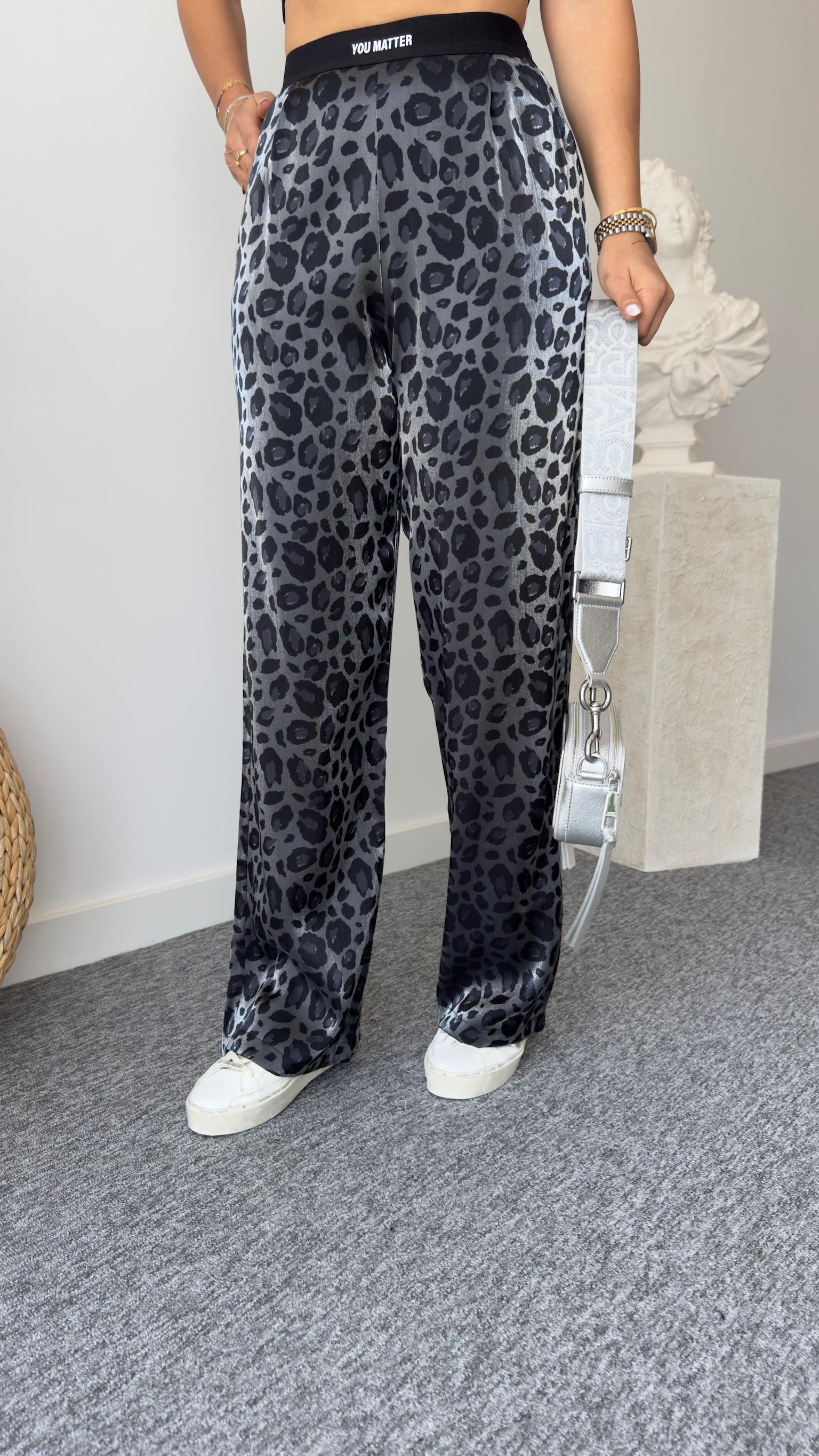 Gri Leopar Desenli Bel Lastikli Pantolon