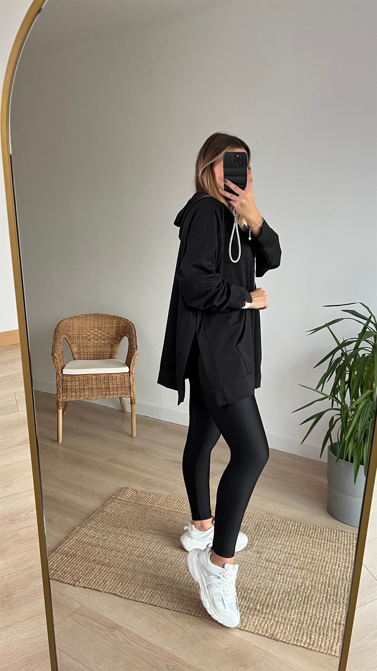 Yanları Yırtmaçlı Oversize Siyah Sweat