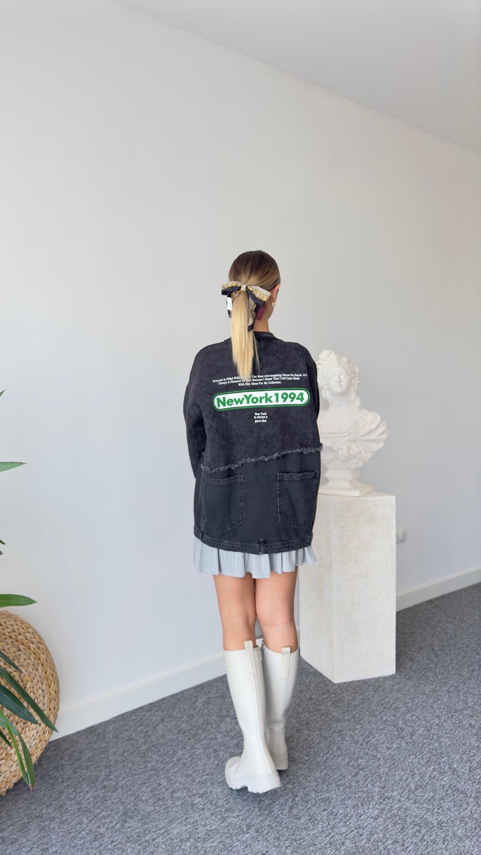 Altı Kotlu Düğme Detaylı Sweatshirt