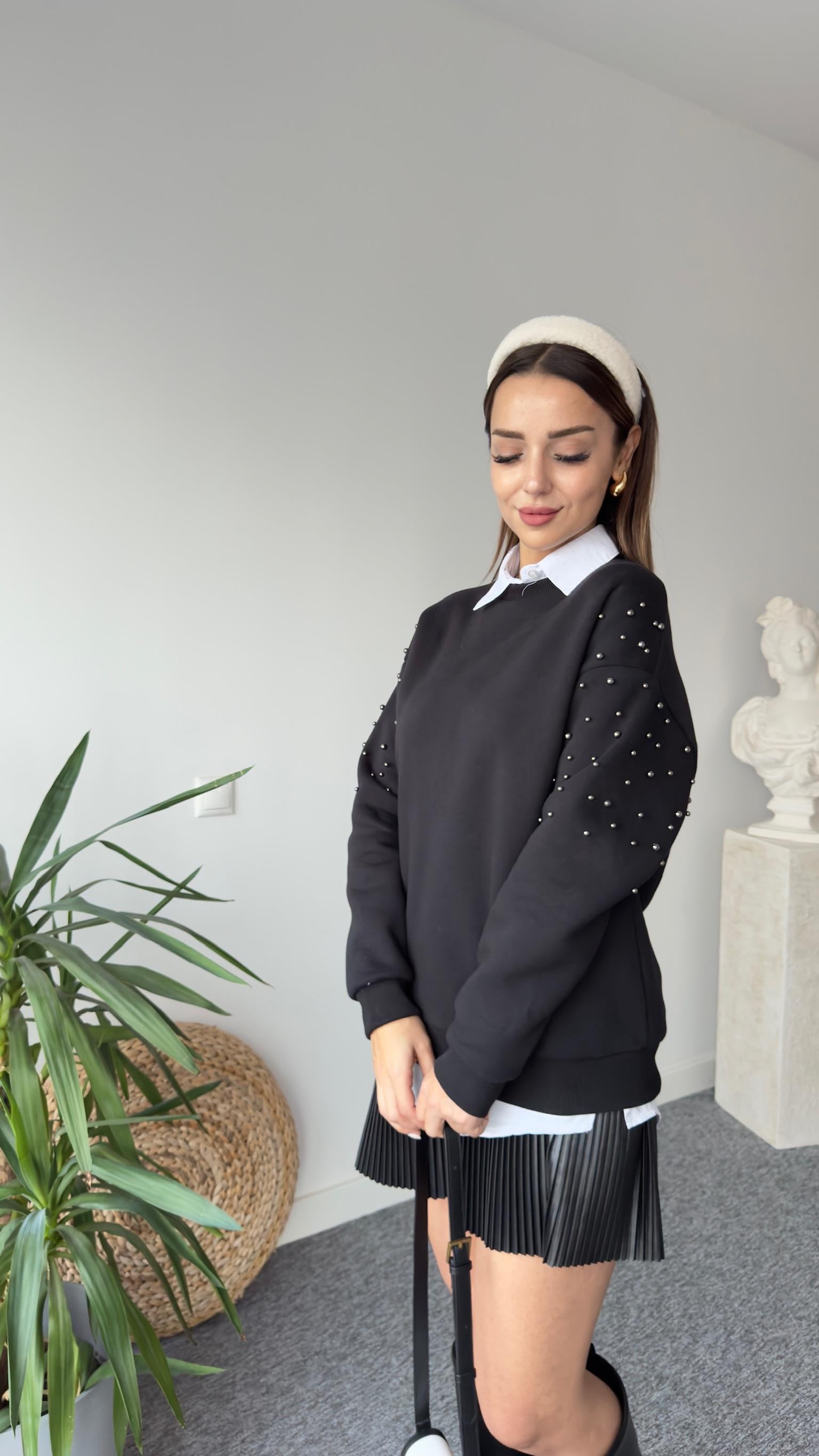 Siyah Kollar Boncuk Detay Sweat