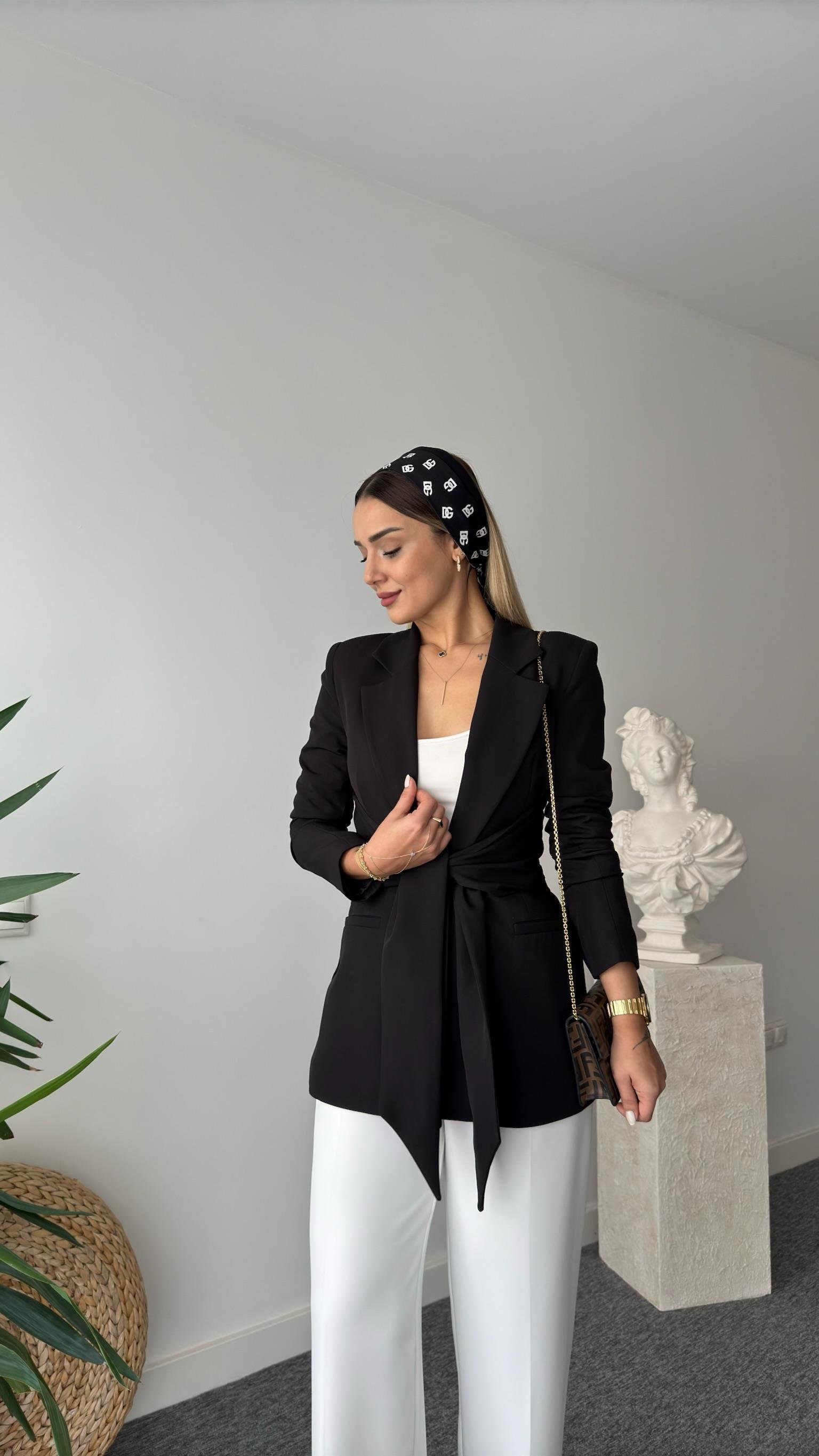 Flavi Kuşaklı Siyah Blazer Ceket