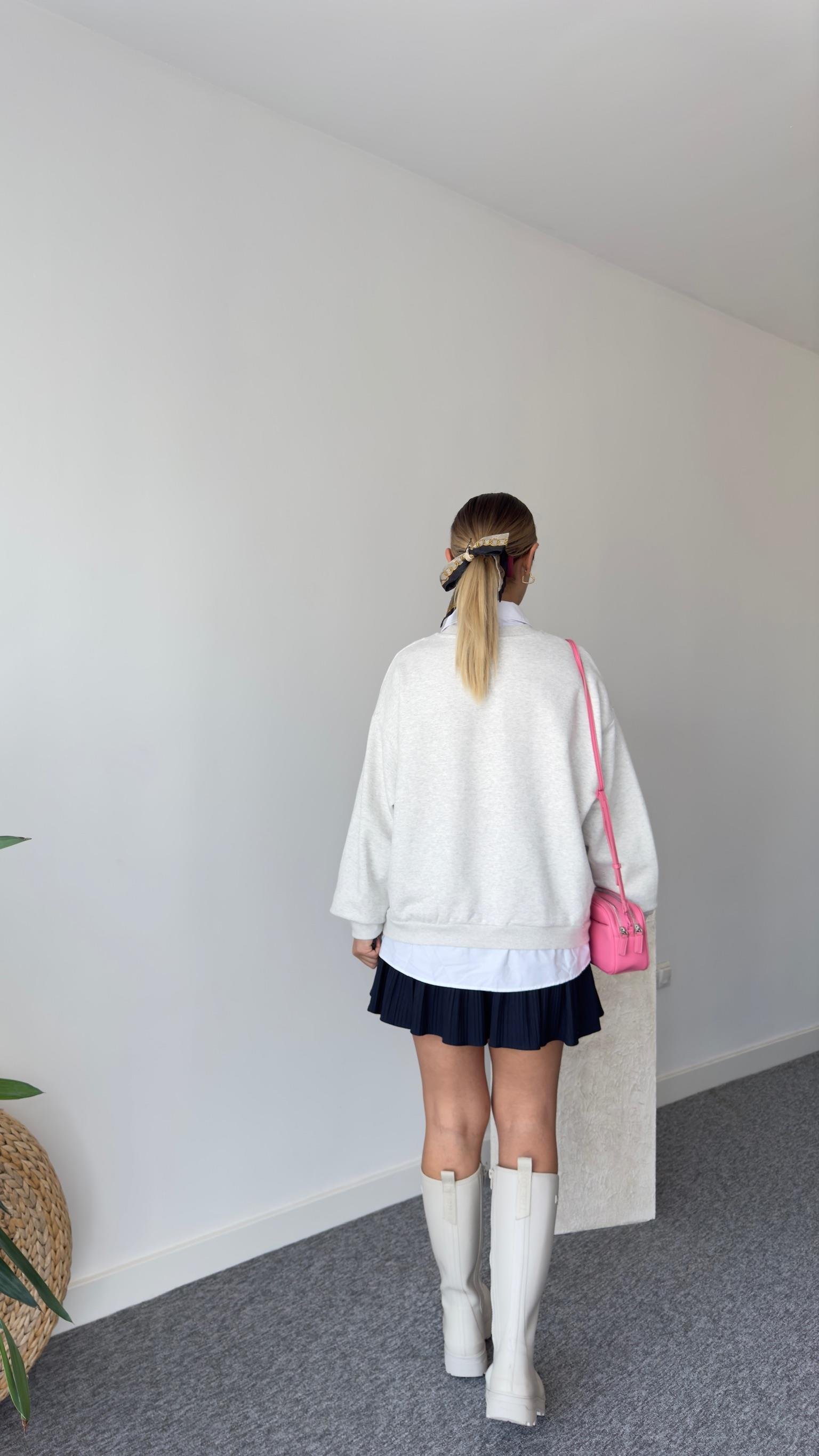 Nika Gömlek Detaylı Renkli Yazılı Gri Sweatshirt