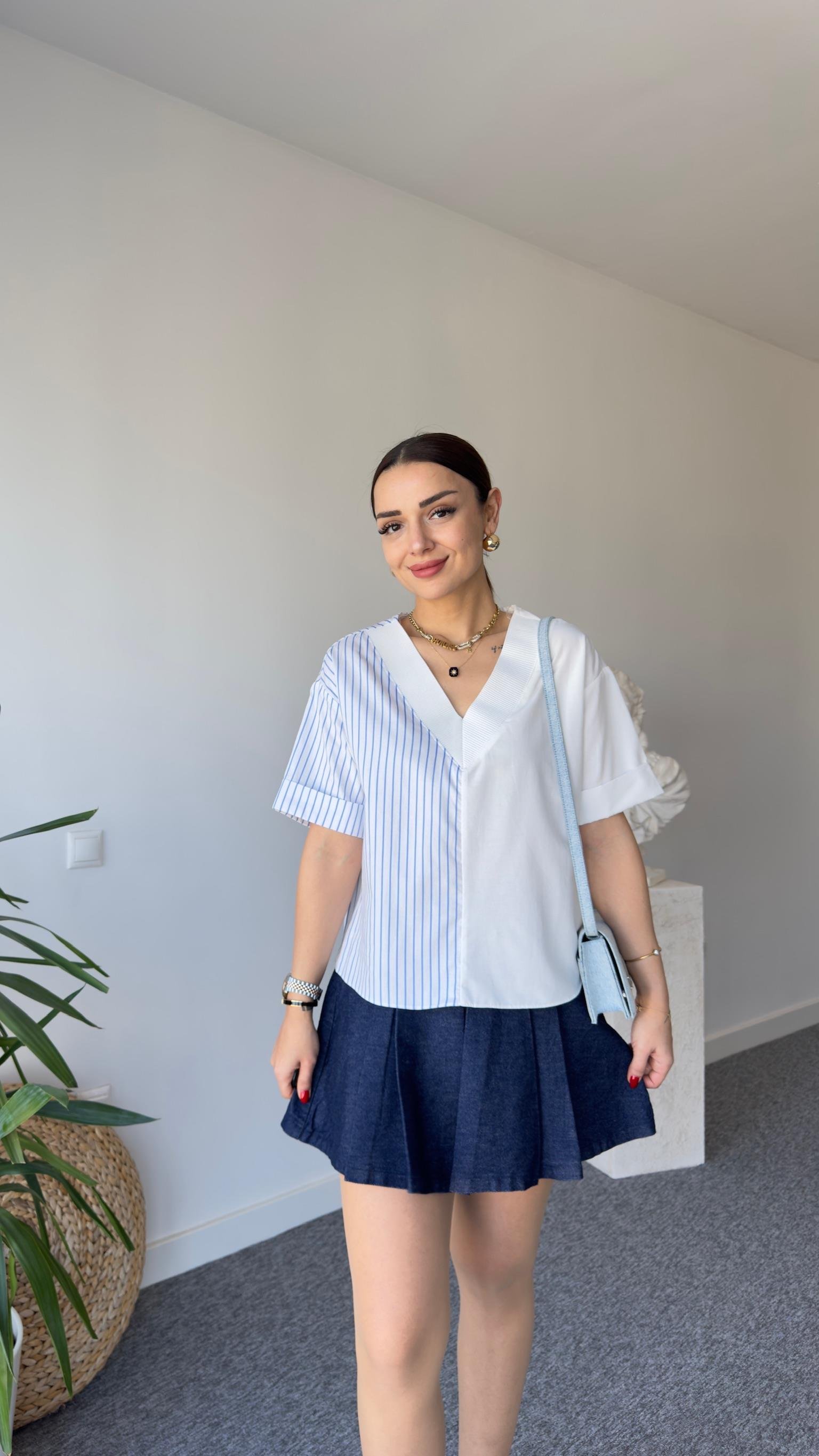 Mavi Çizgili Beyaz Ribana V Yaka Tshirt