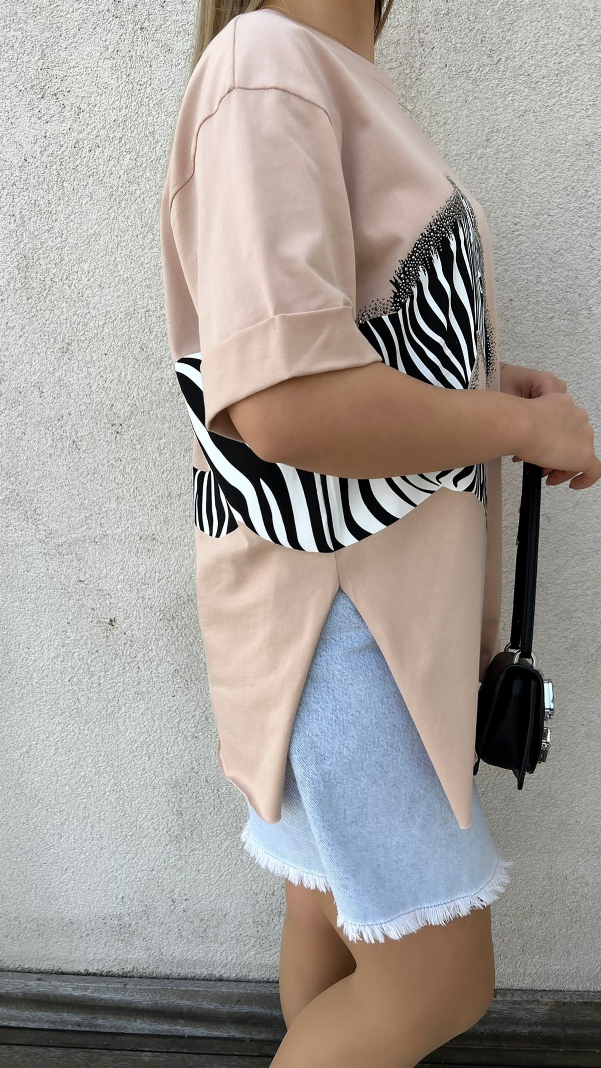 Yırtmaçlı Zebra Desen Bej Tshirt