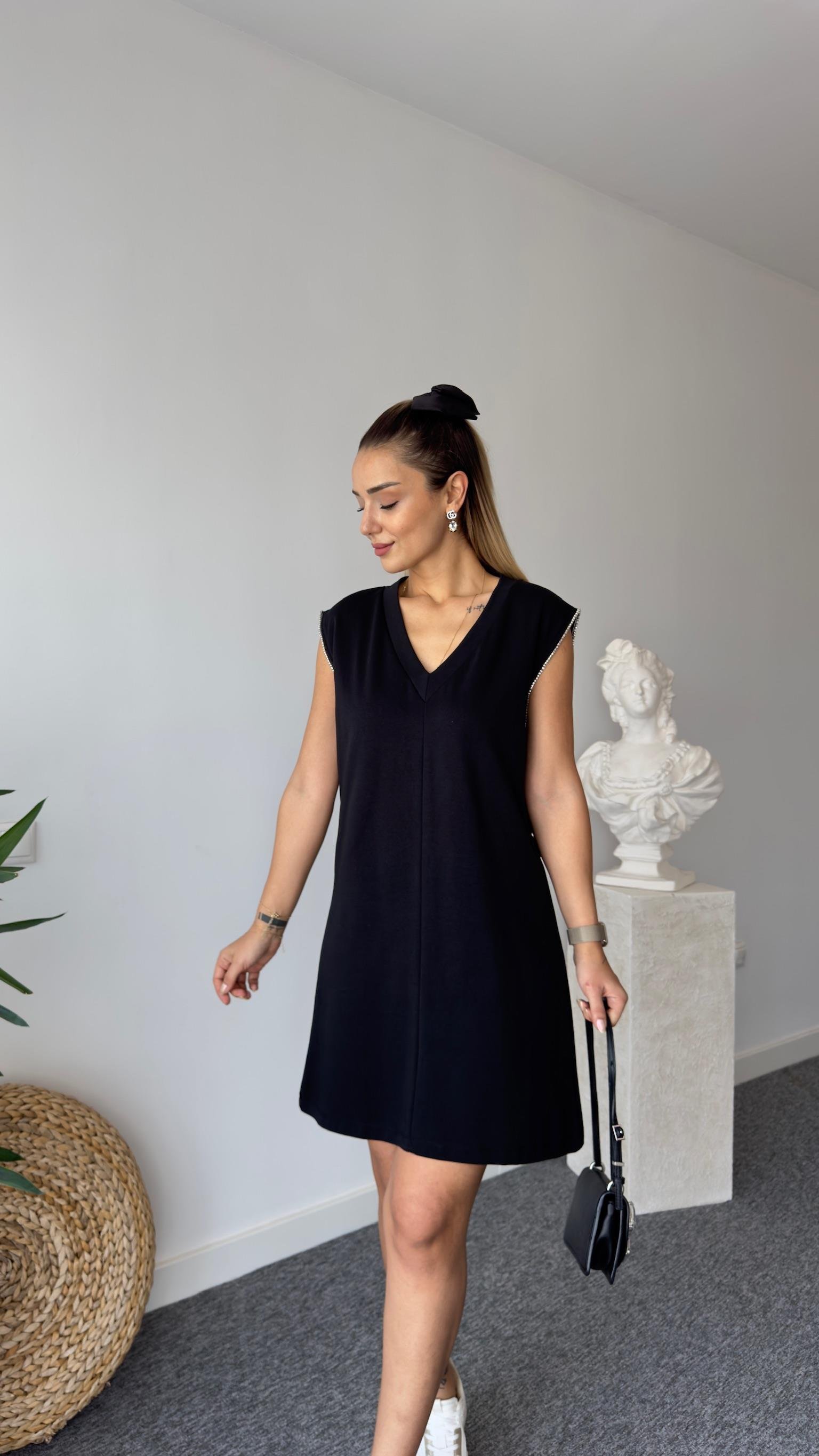 Kolları Taşlı V Yaka Basic Elbise