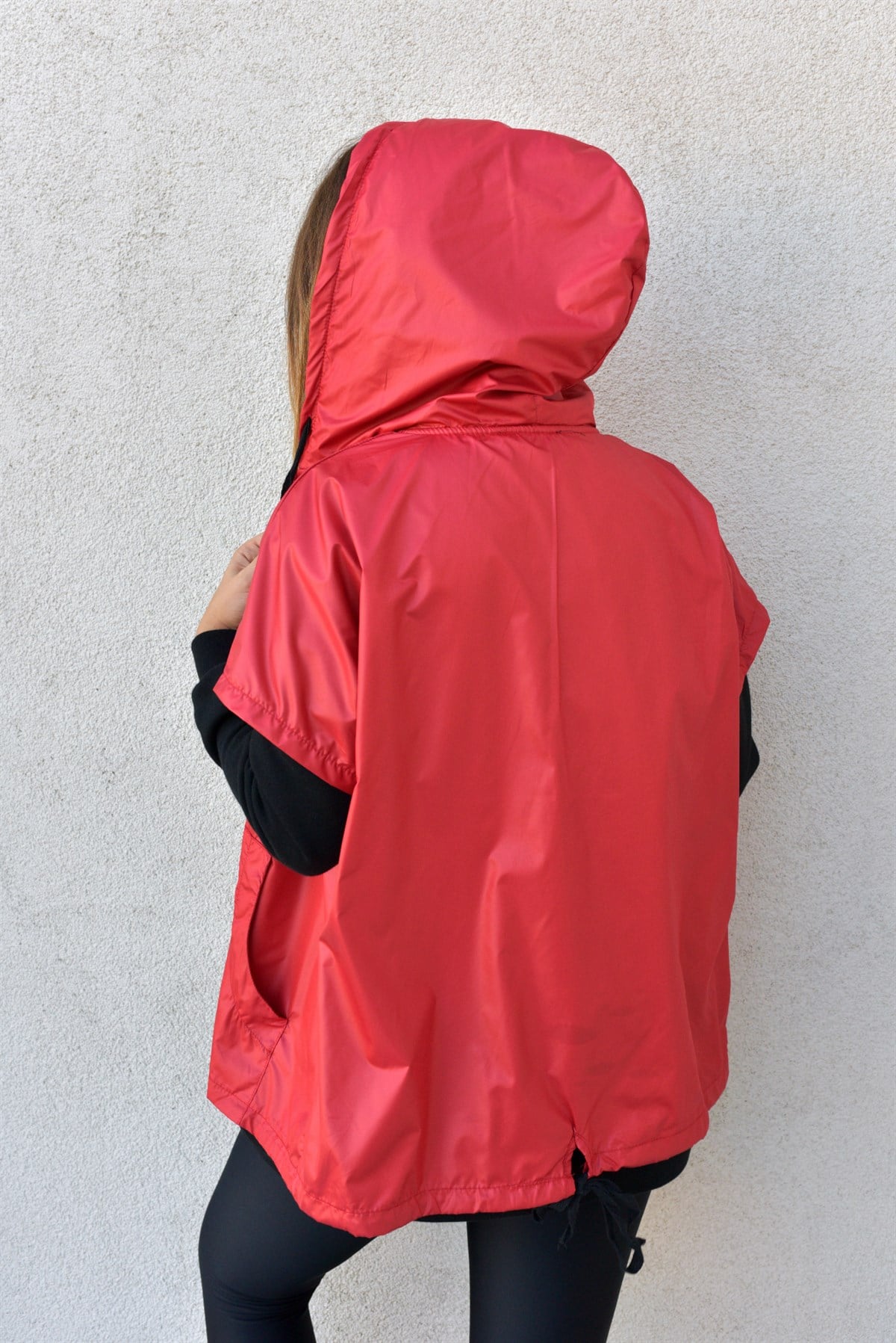 Sweat Detaylı Kırmızı Yağmurluk