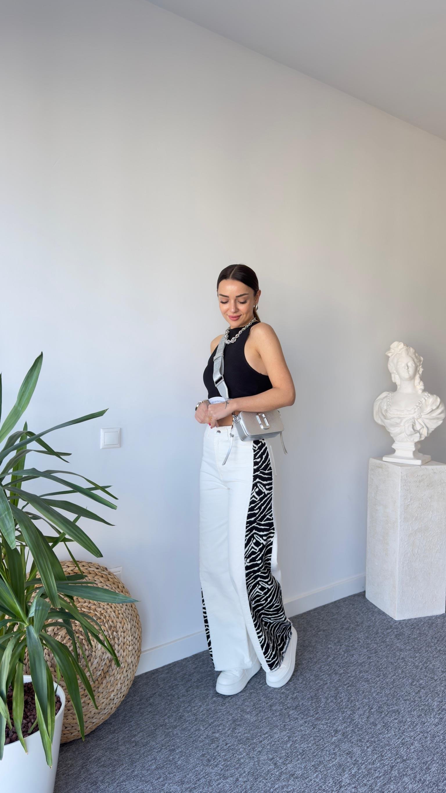 Zebra Şerit Detaylı Beyaz Jean