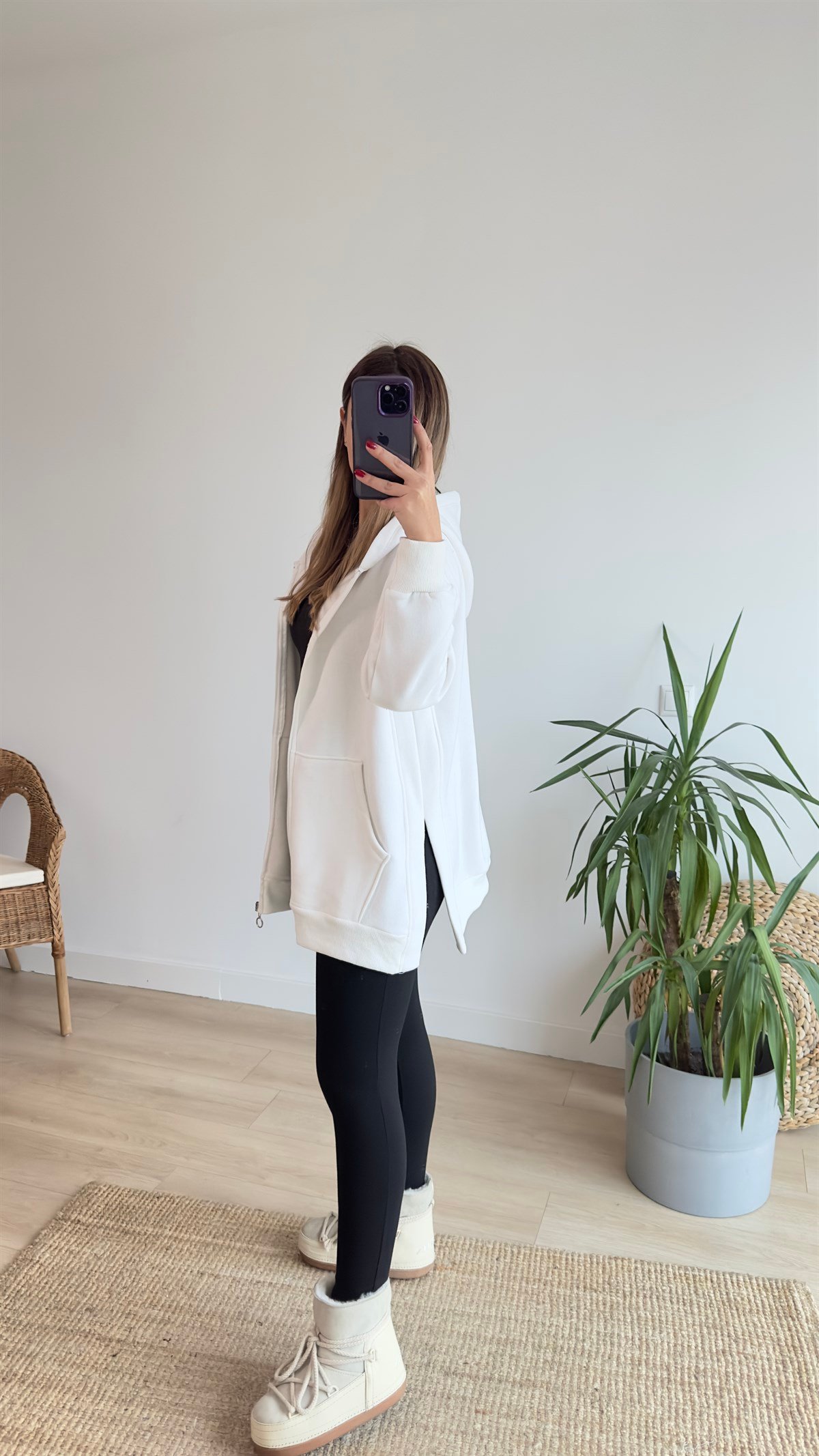 Şardonlu Yanları Yırtmaçlı Beyaz Sweatshirt	