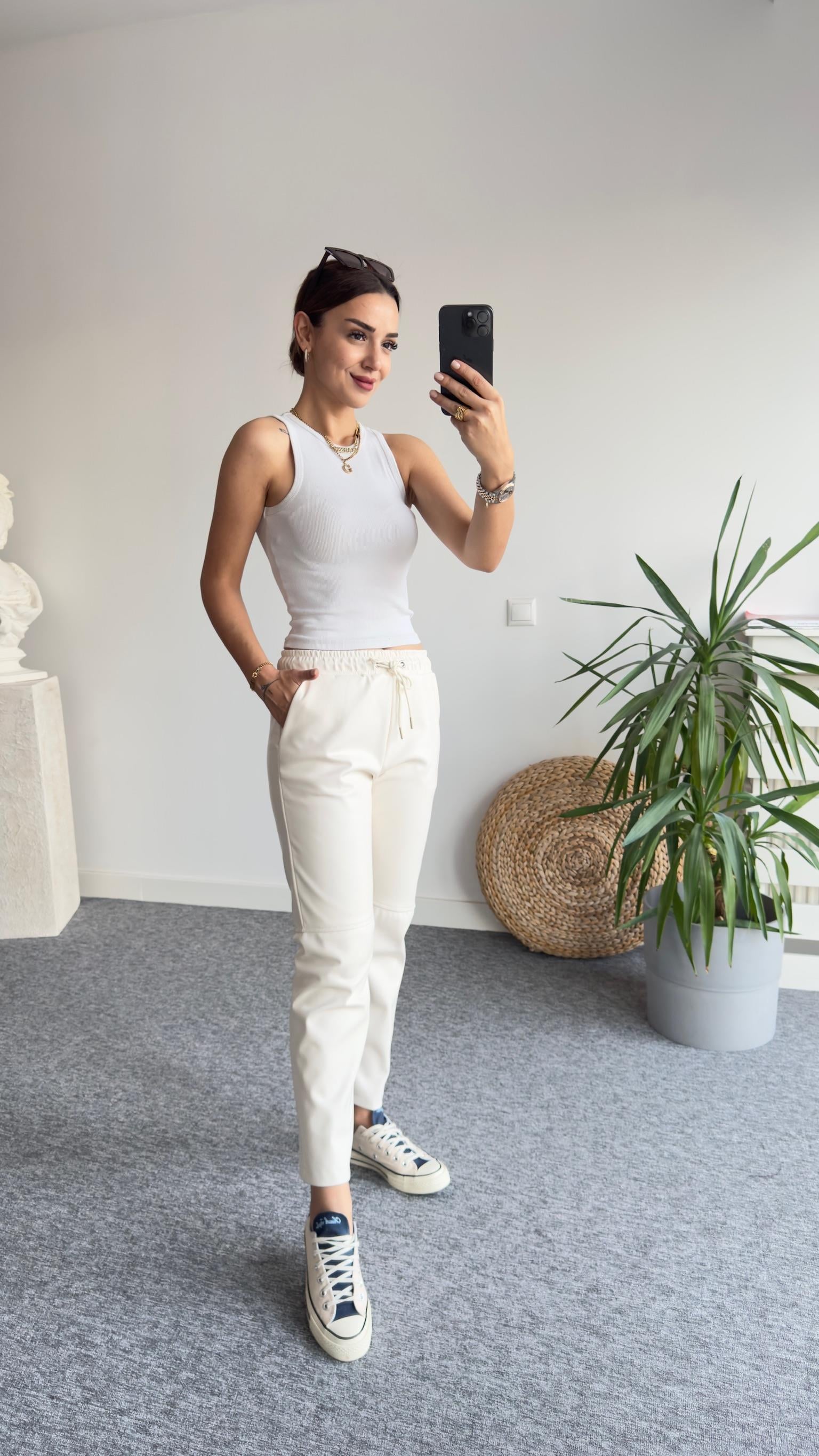 Marka Model İthal Kırık Beyaz Deri Pantolon