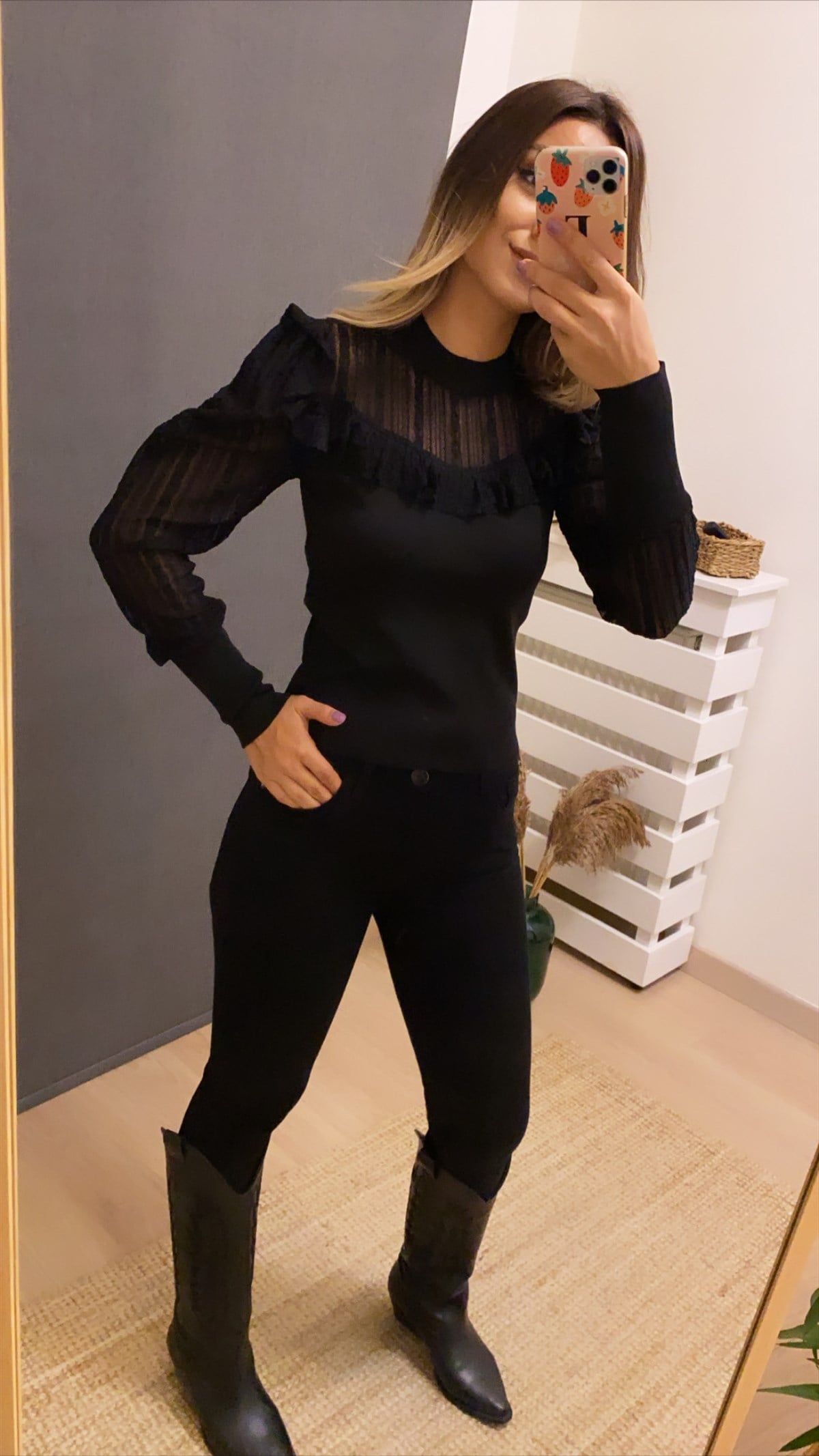 Tül Detaylı Fırfırlı Bluz