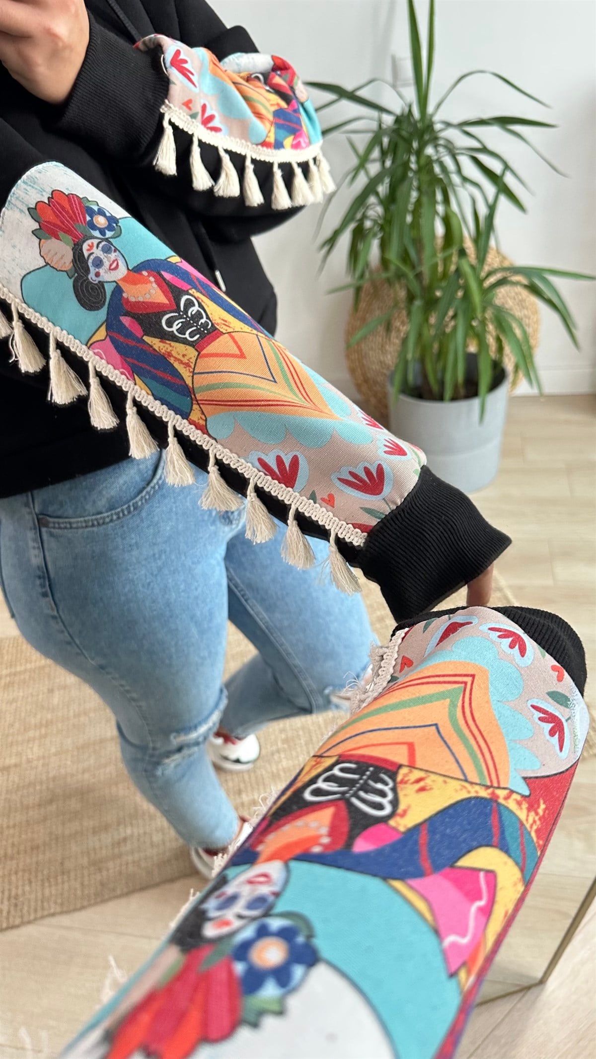 Kolları Baskılı Siyah Şardonlu Sweat