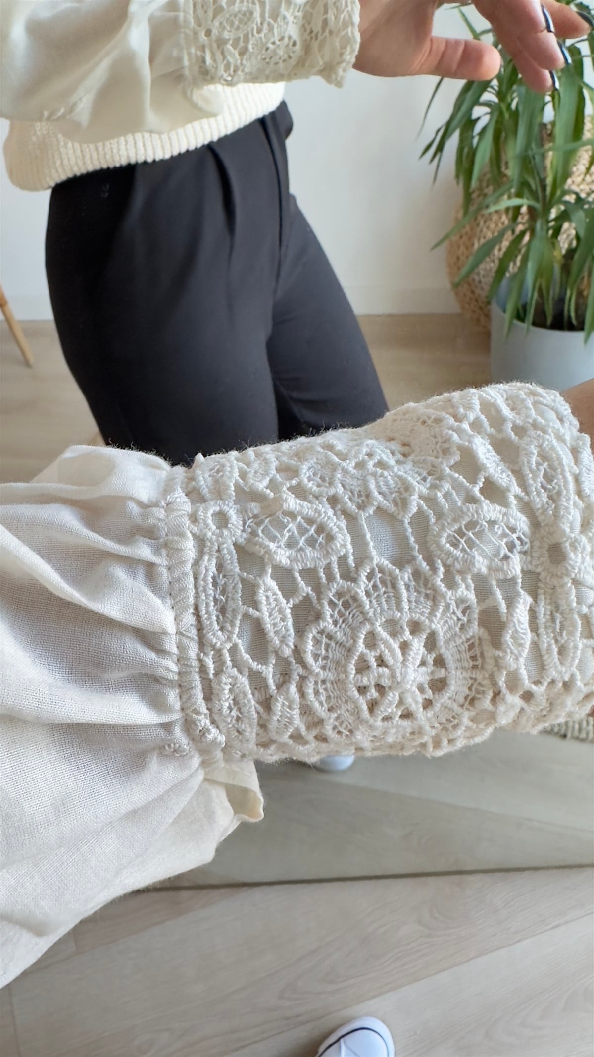 Kolları Nakış Detaylı Bej Kazak
