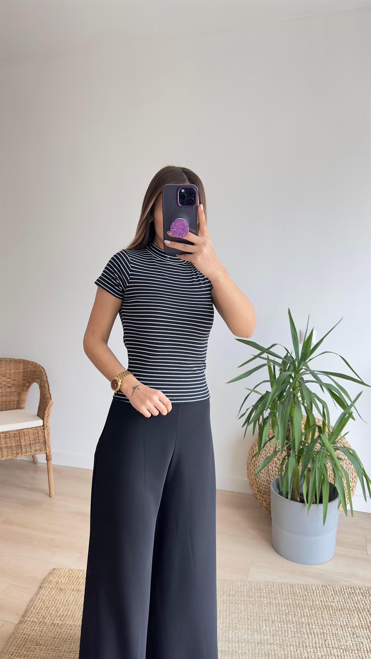 Çizgili Dik Yaka Siyah Tshirt