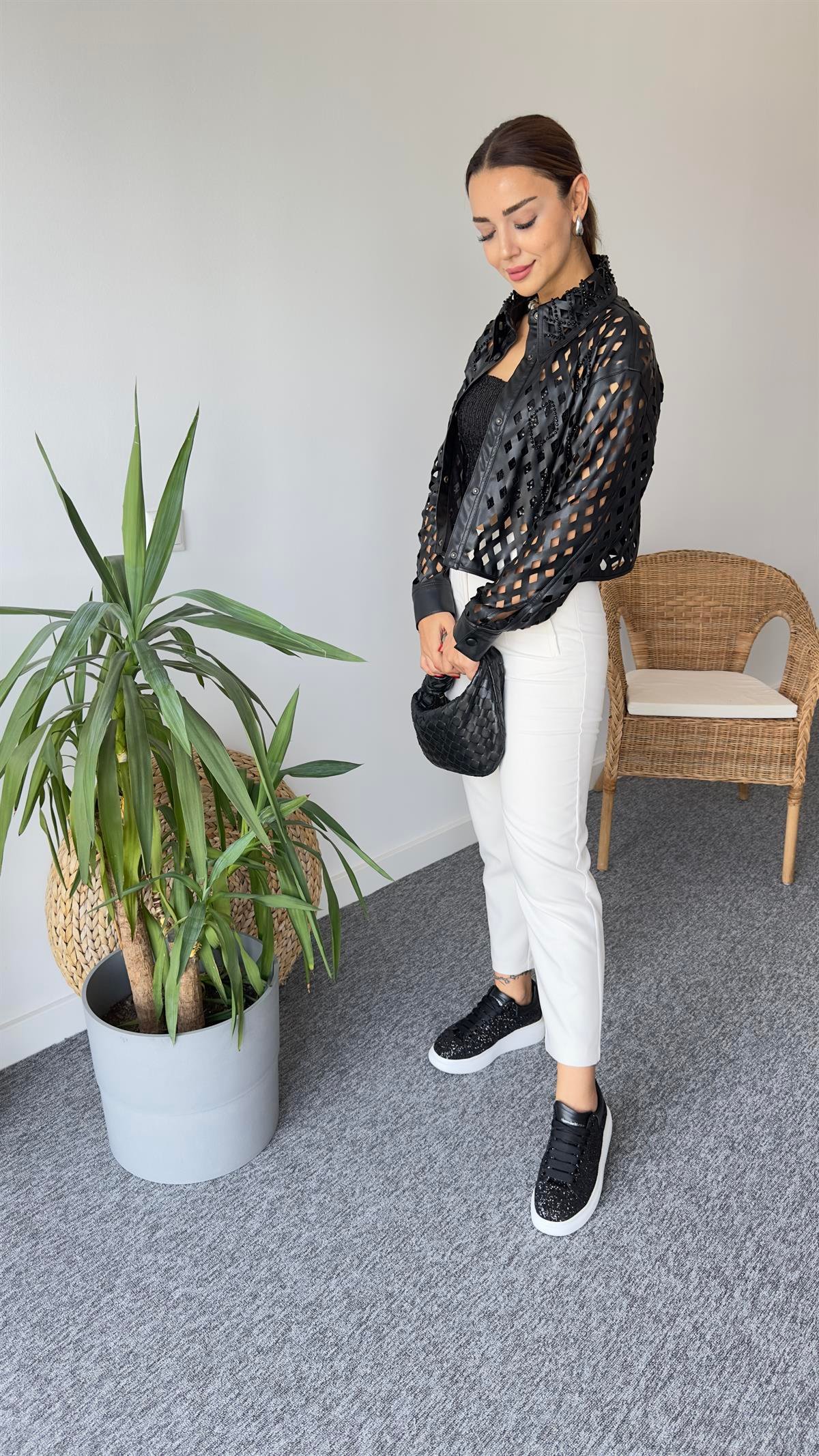 Nora Marka Model Taşlı Deri Gömlek