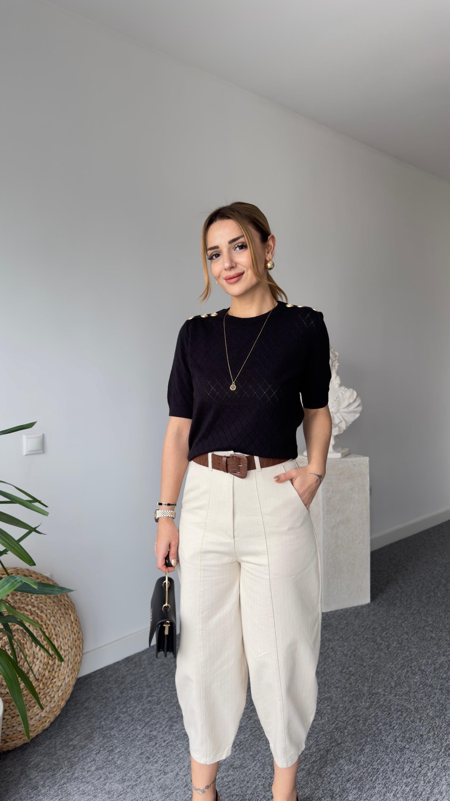 Gold Düğme Detay Siyah Kısa Kol Triko