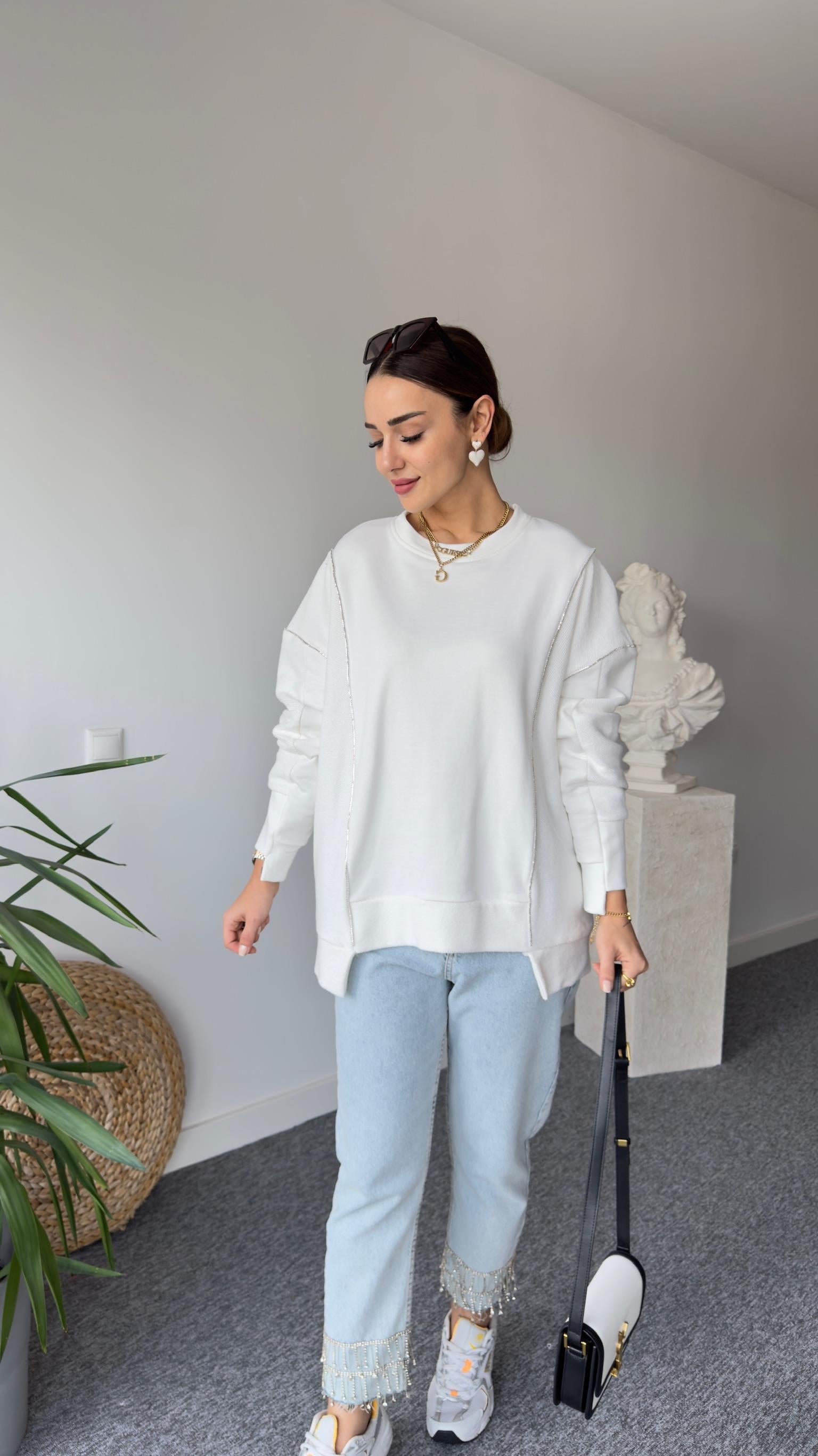 Yela Asimetrik Taş Detay Tasarım Beyaz Sweat