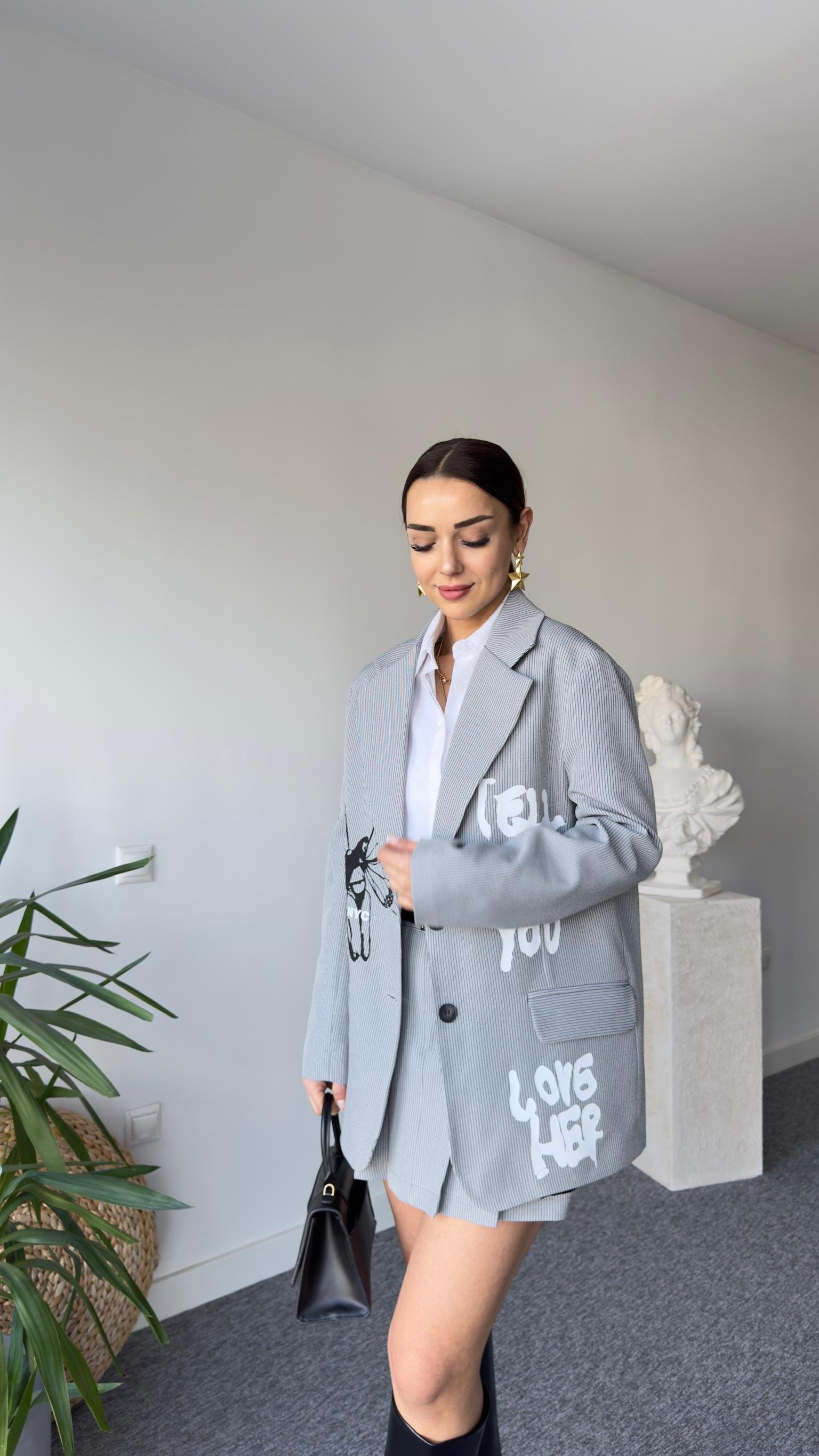 Graf Yazı Ve Baskı Detay Tasarım Çizgili Blazer 