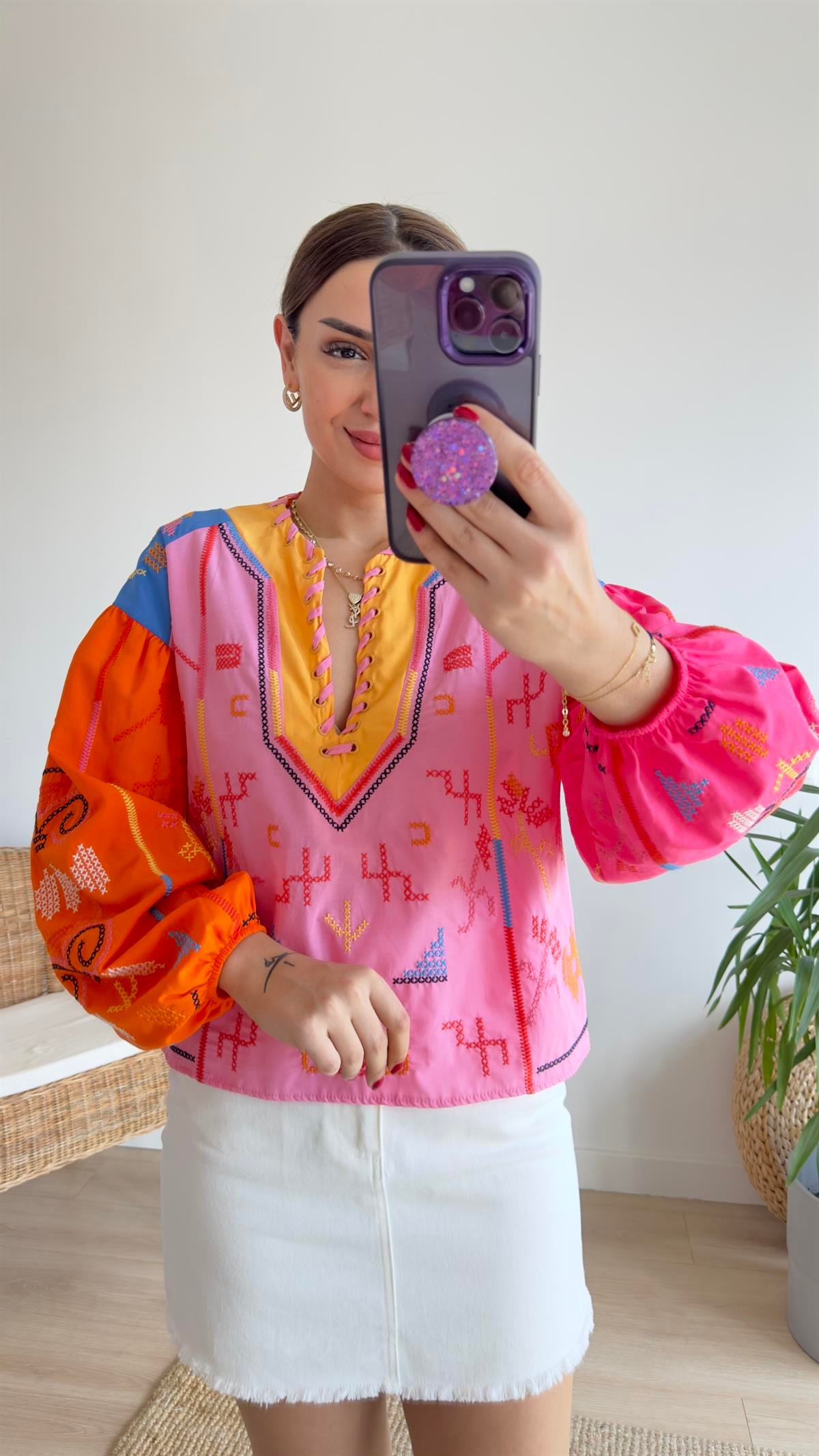 Olin İşlemeli Tasarım Bluz