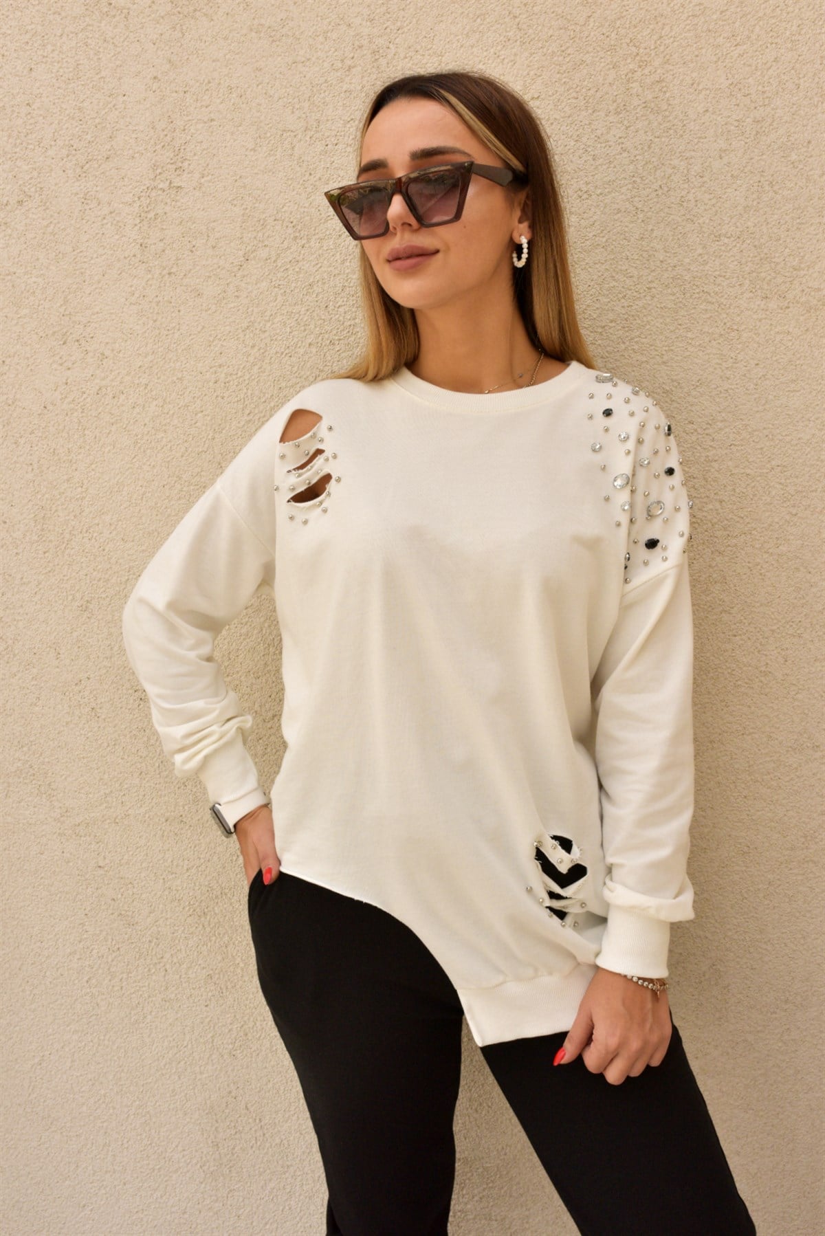 Kesik Detaylı Beyaz Taşlı Sweat