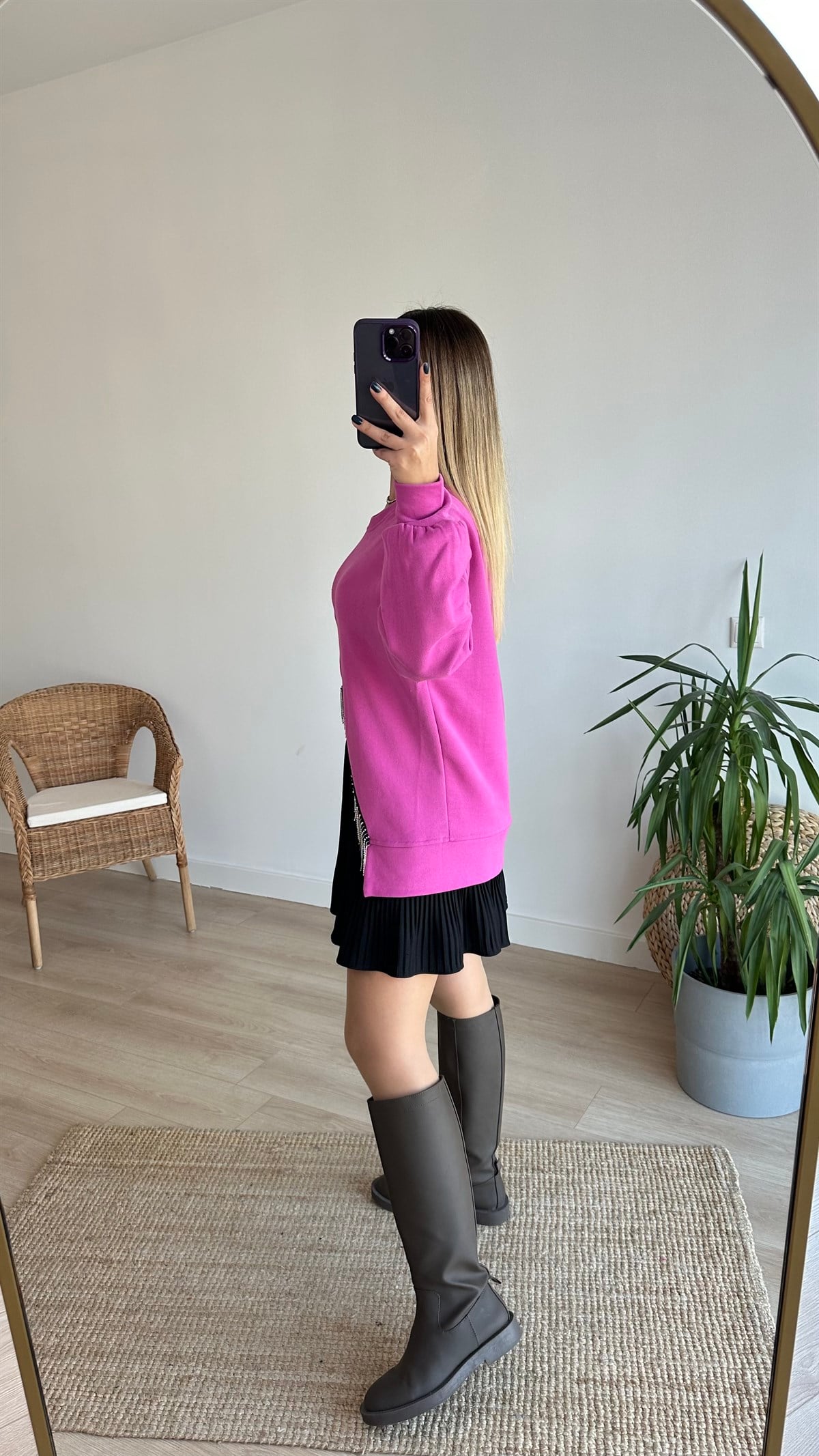 Üç İplik Önü V Taş Detaylı Pembe Tasarım Sweat