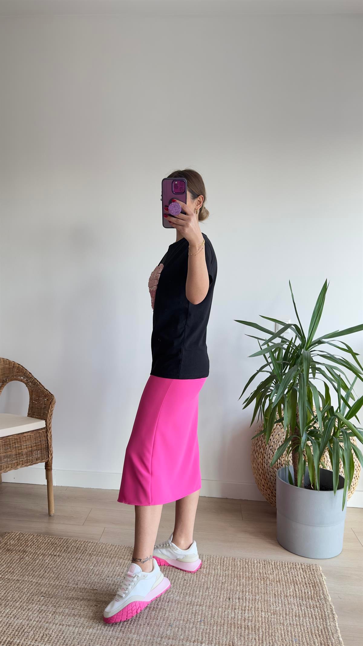 Kabartma Kalp Detaylı Siyah Tshirt