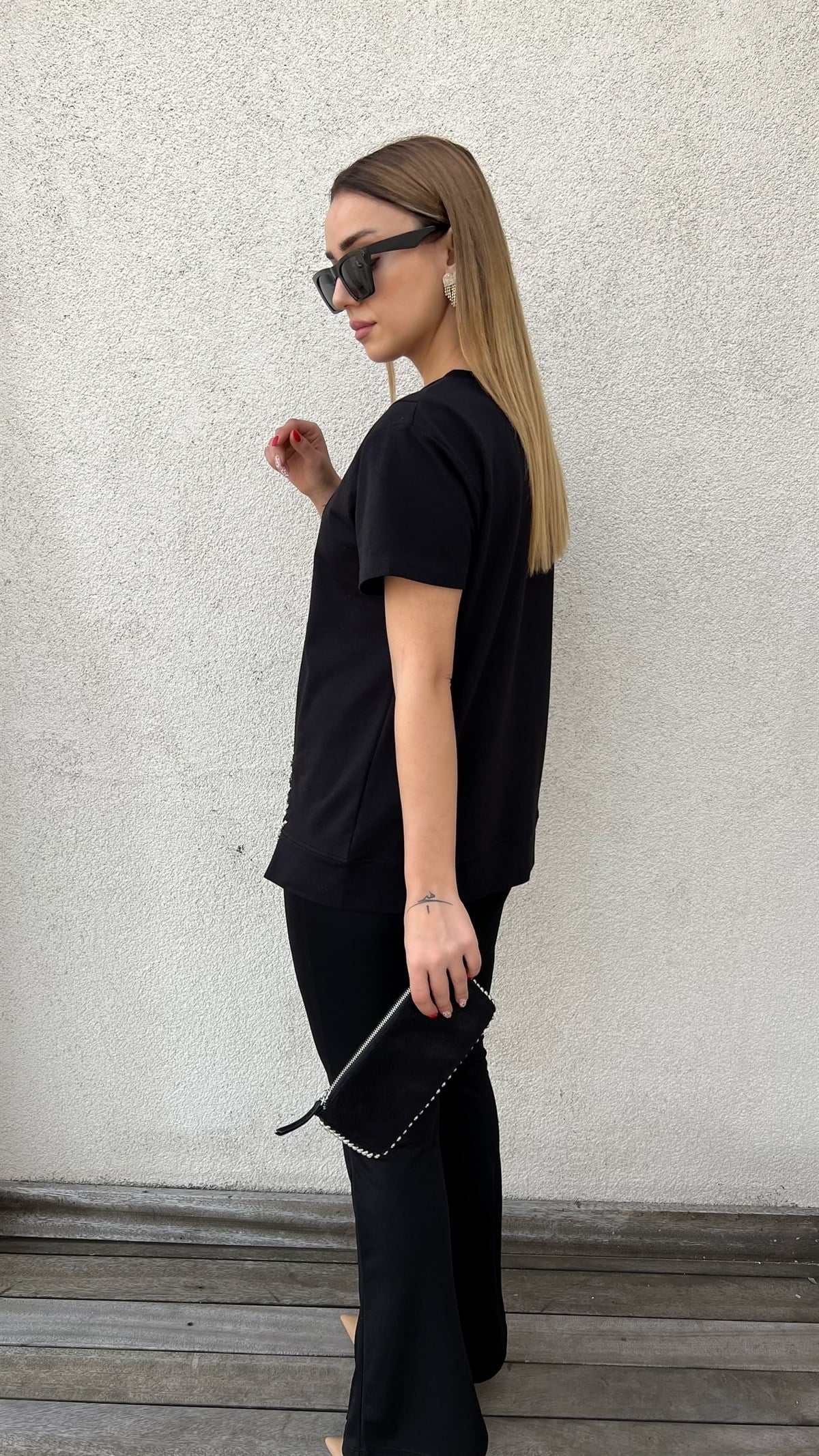Taş Detaylı Siyah Tasarım Tshirt