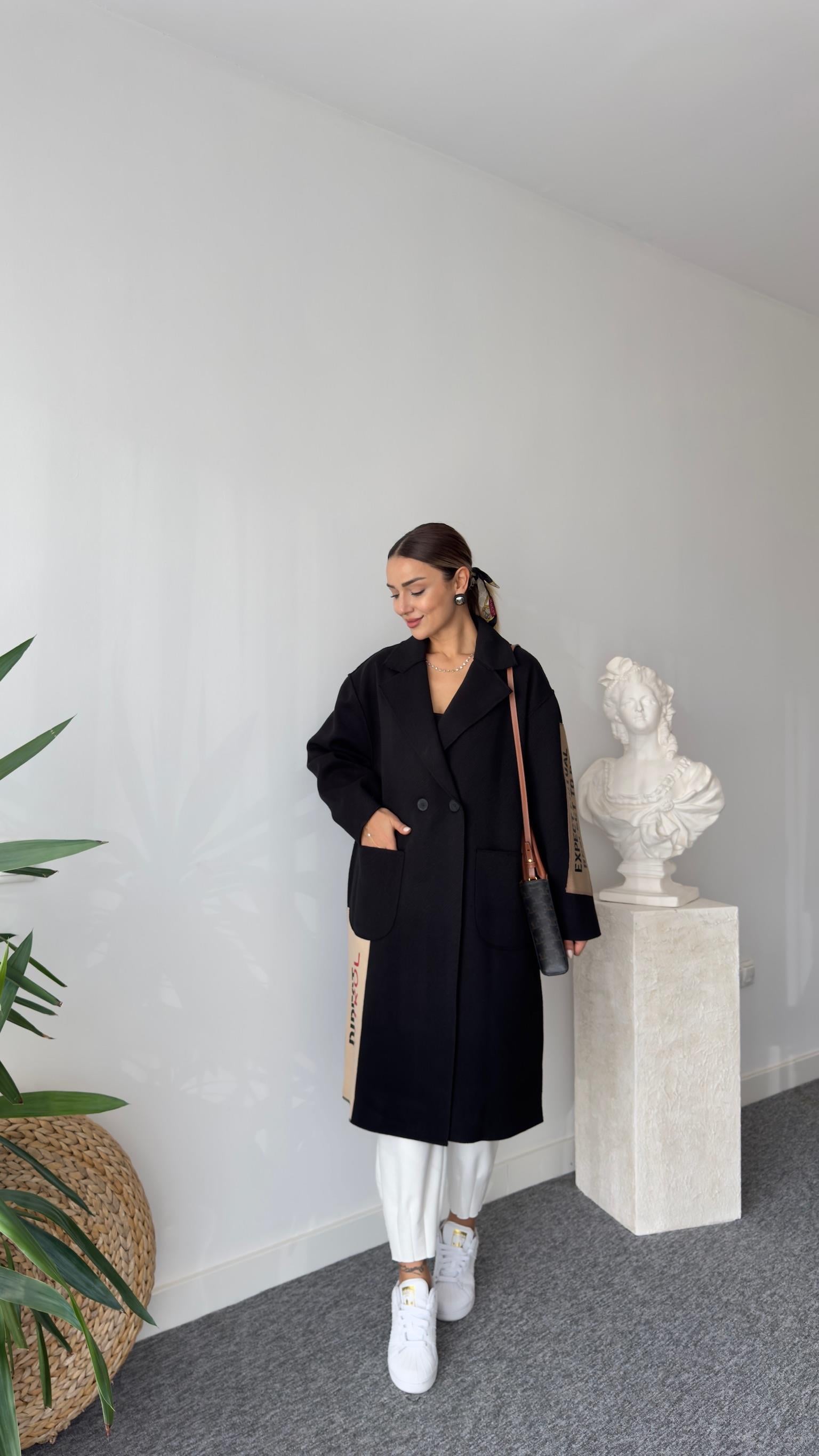 Marike Orj Model Yazı Detaylı Astarlı Siyah Kaban