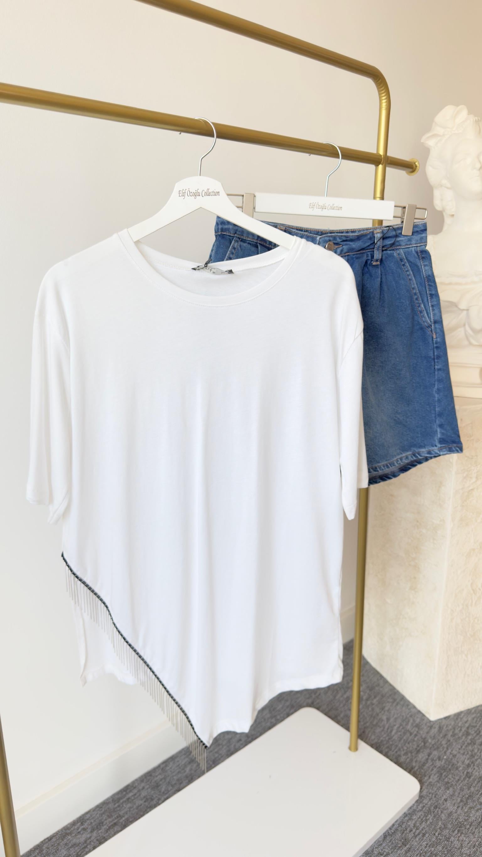 Zincir Detaylı Beyaz Tshirt