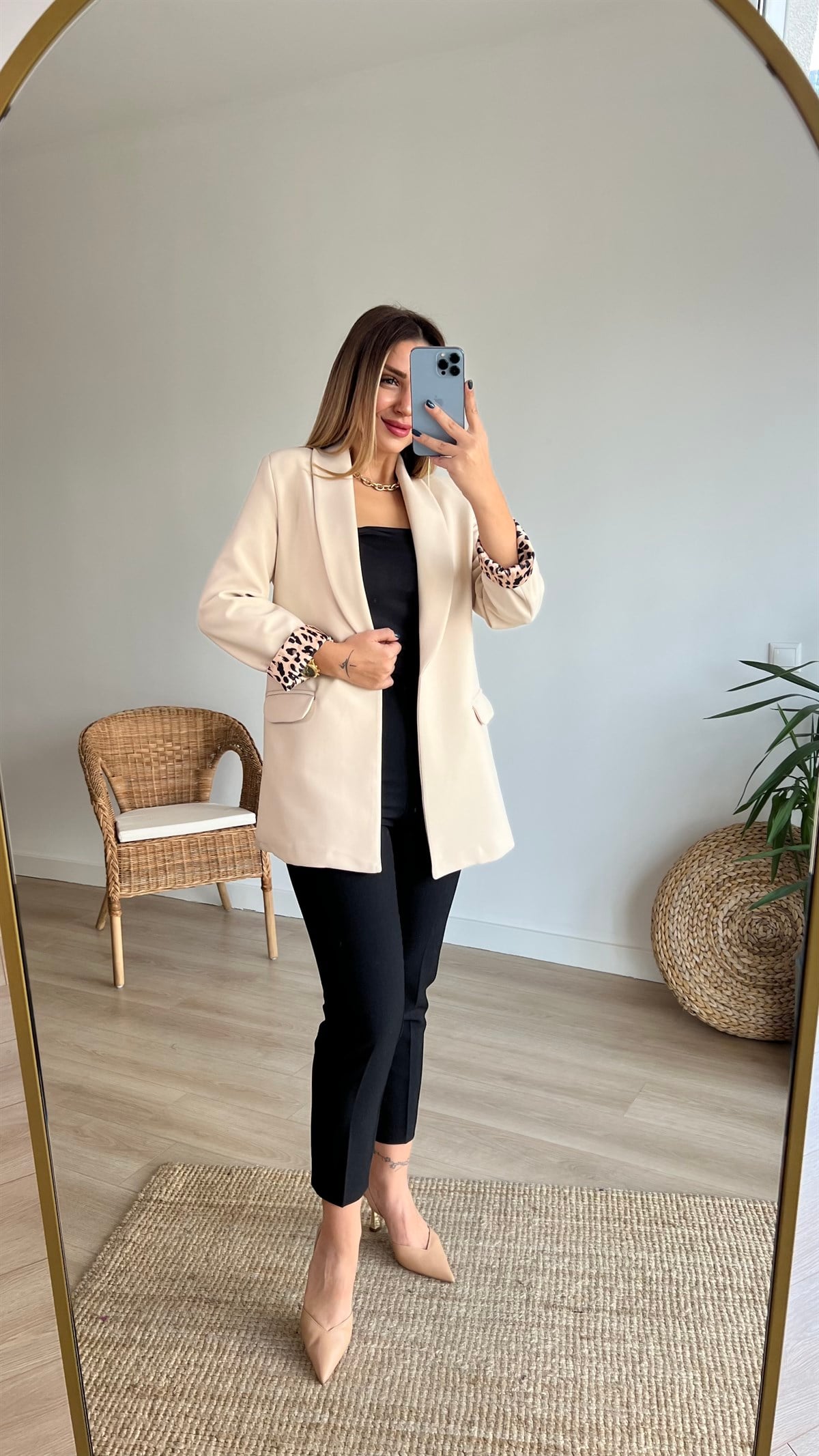 Leopar Astar Detaylı Bej Ceket