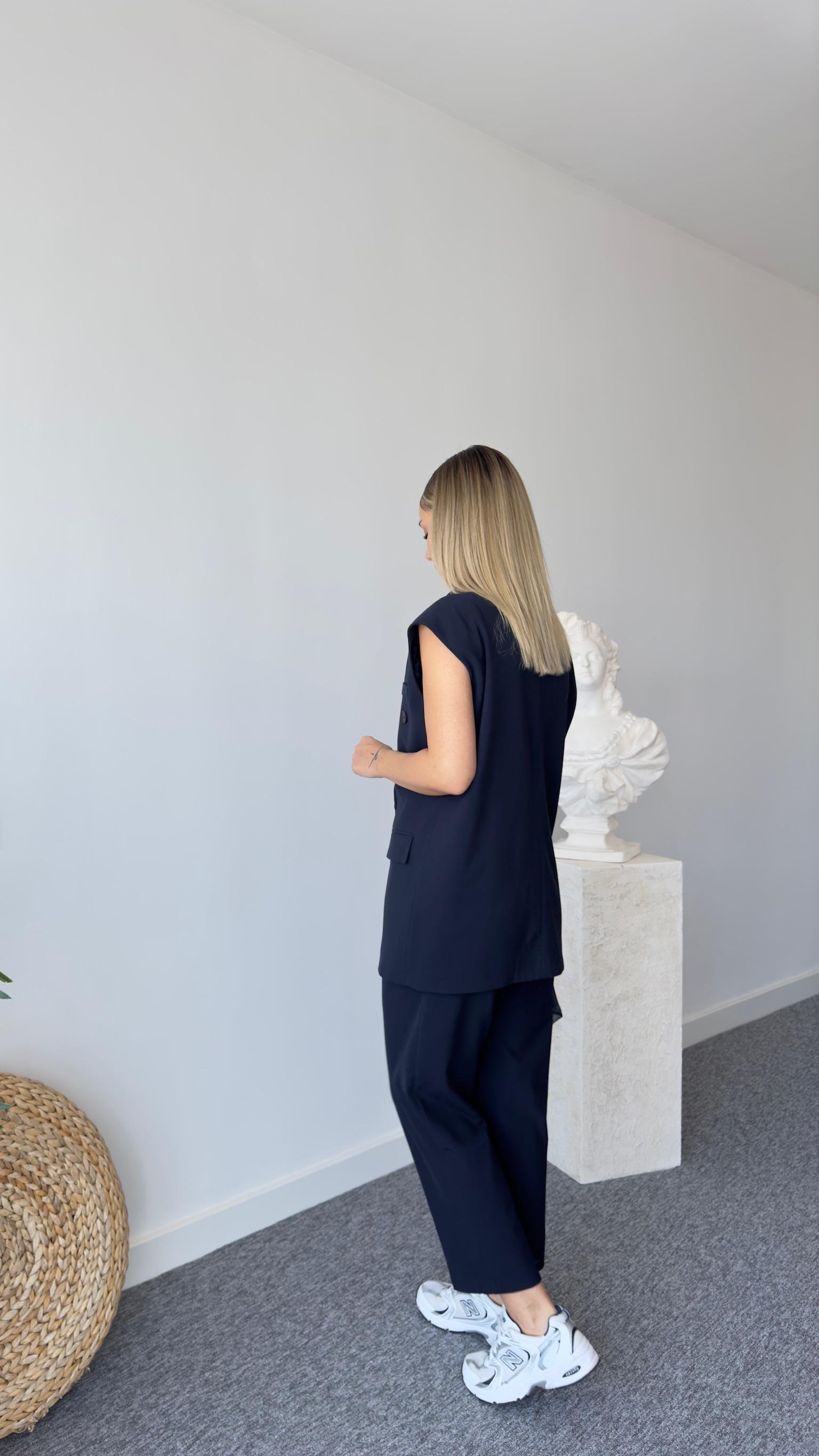 Ena Lacivert Yelekli Takım