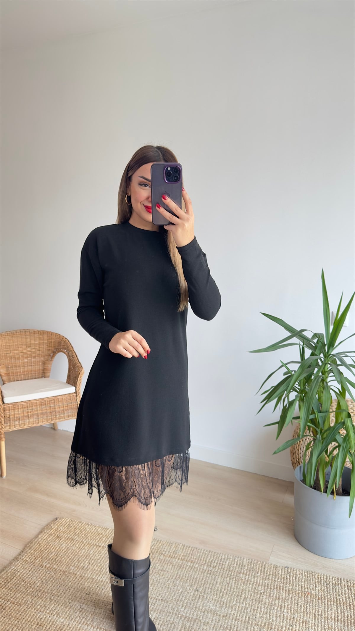 Eteği Dantel Detaylı Çilek Örme Elbise