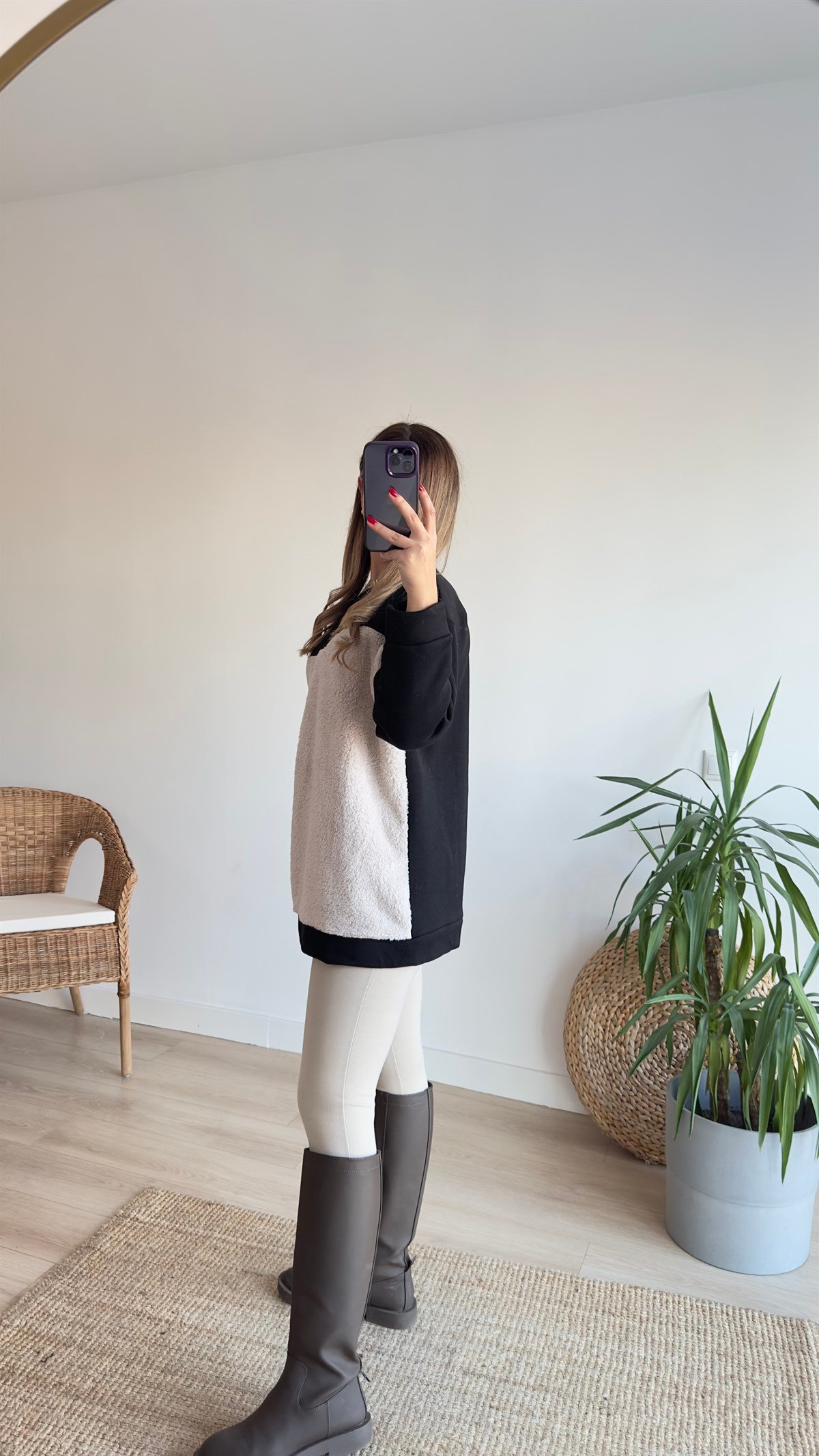 Peluş Detaylı Siyah Sweat