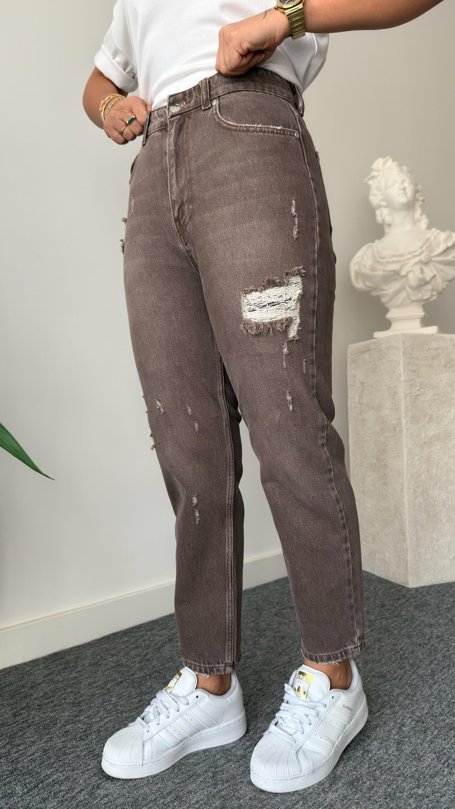 Mothi Yırtık Detaylı Kahve Jean