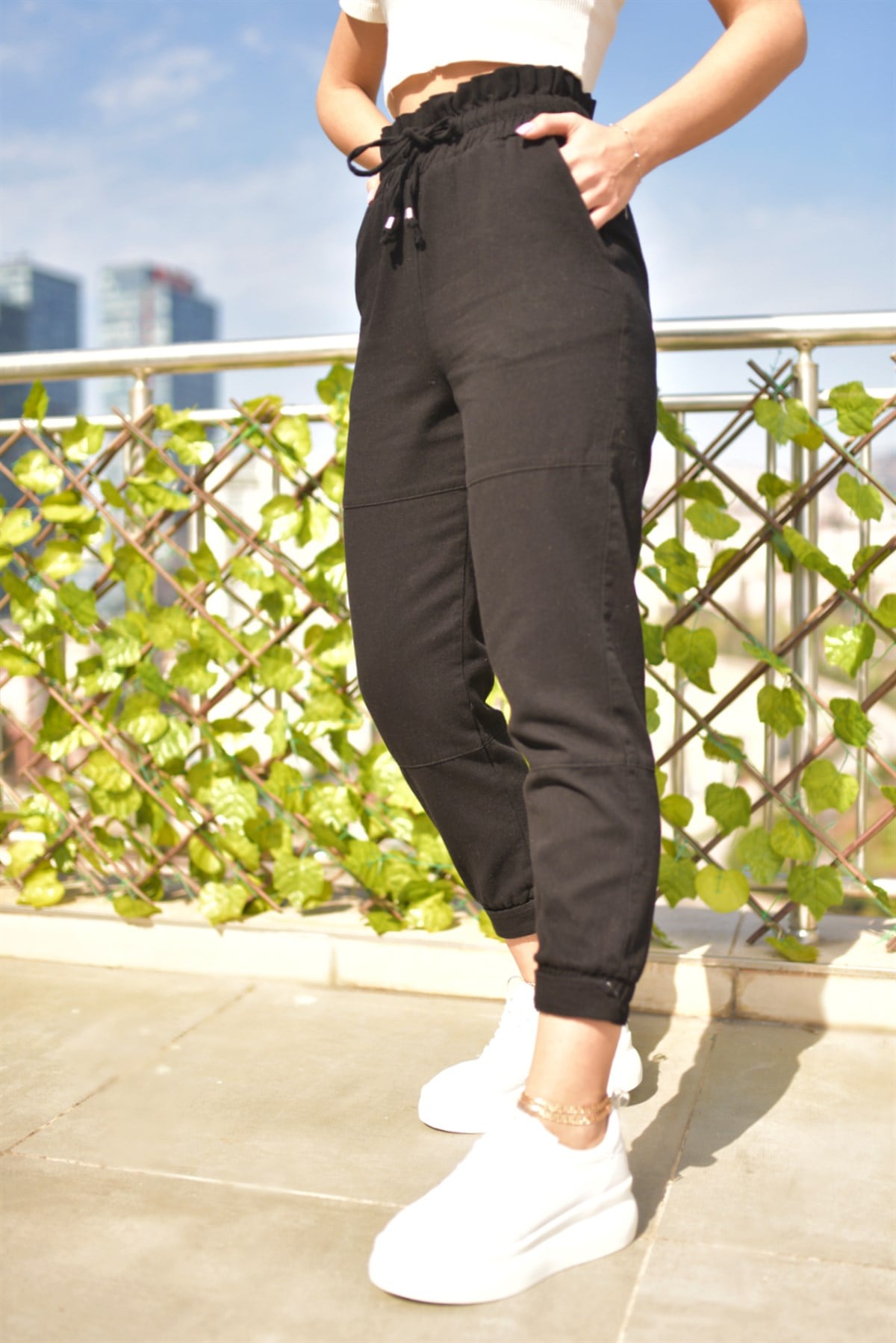 Paça Detaylı Siyah Gabardin Pantolon