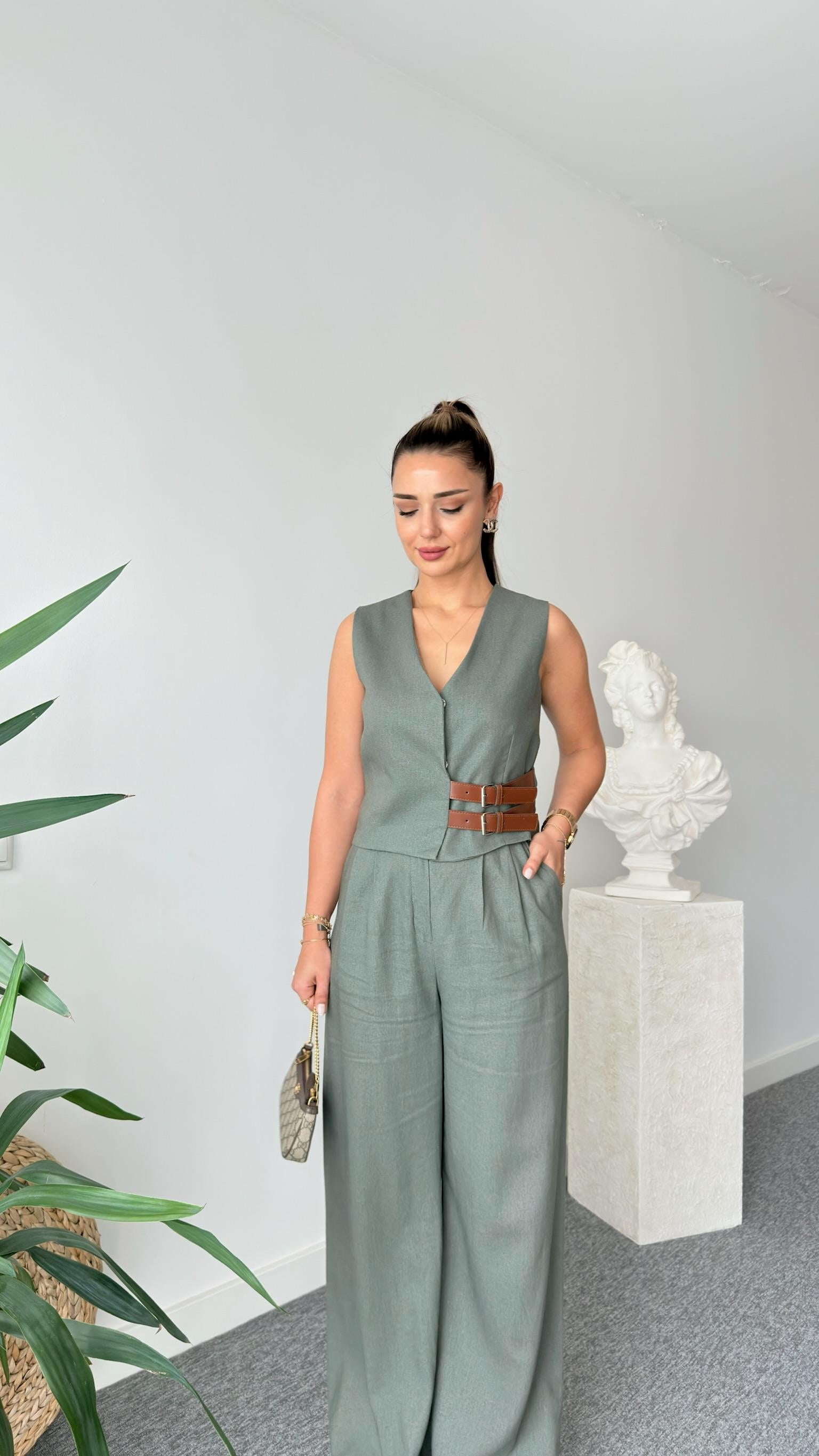 Haki Pevil Kemer Detaylı  Yelek Pantolon Takım