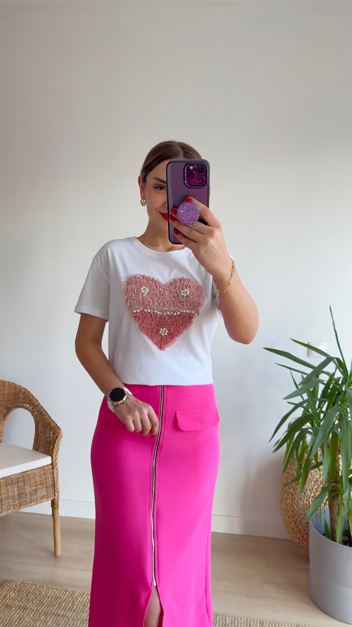 Kabartma Kalp Detaylı Beyaz Tshirt
