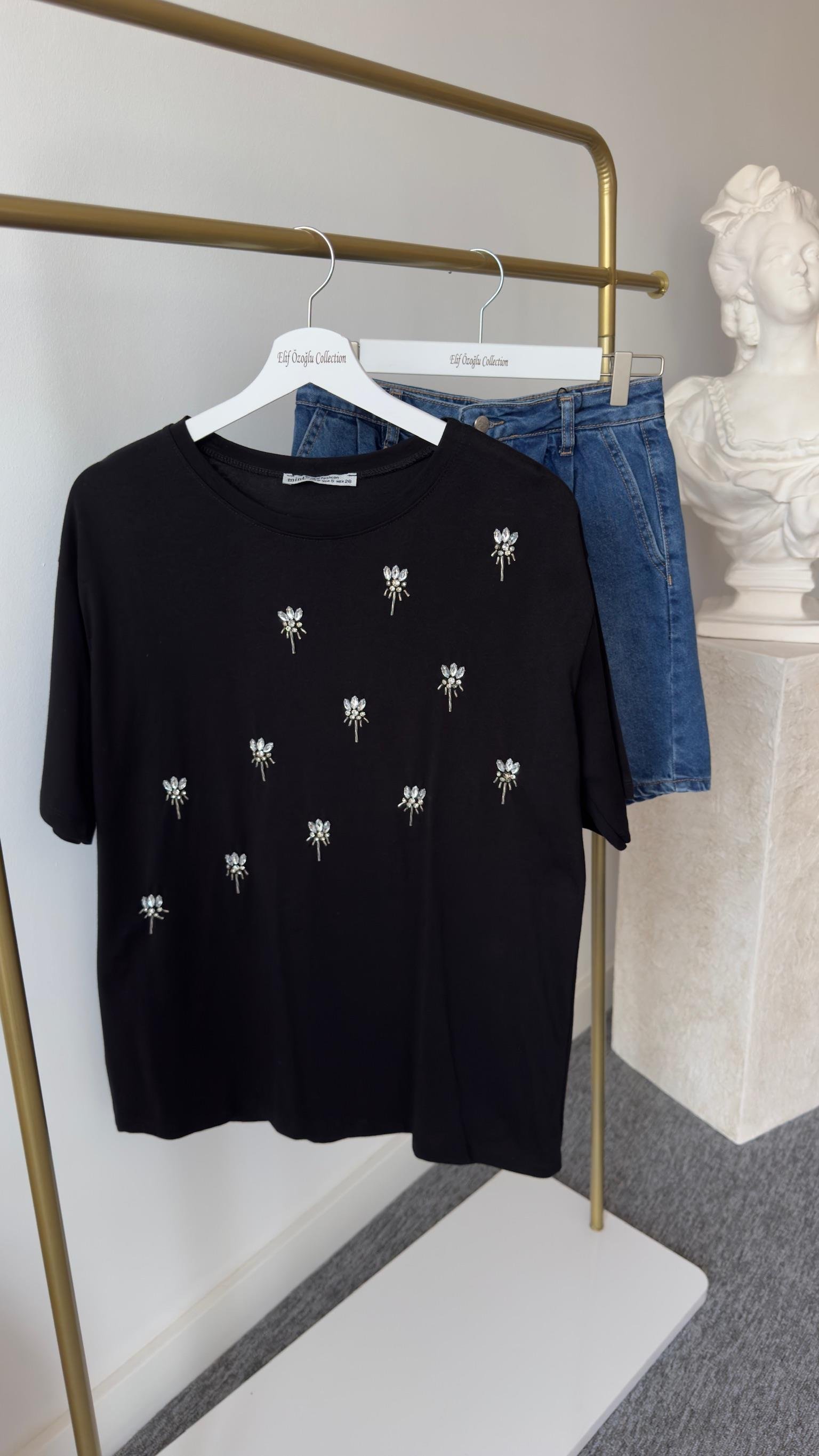 Roso Taş Detaylı Siyah Tshirt