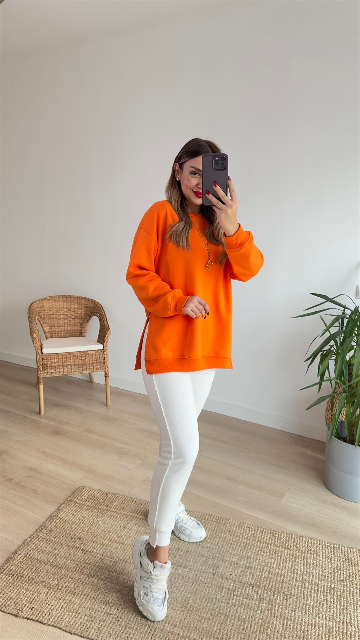 Yanları Yırtmaçlı Turuncu Basic Sweat