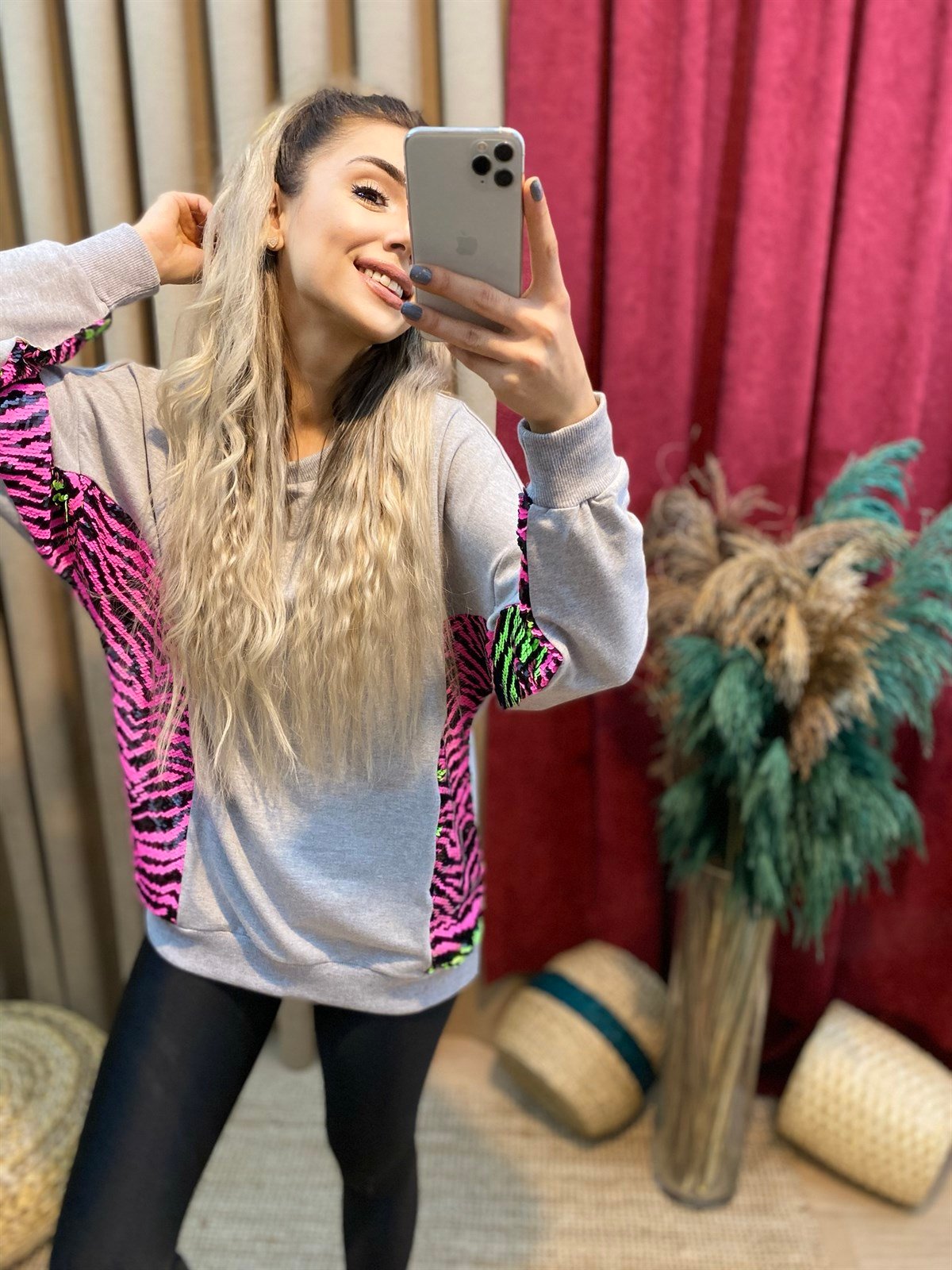 Gri Kolları Pullu Sweatshirt