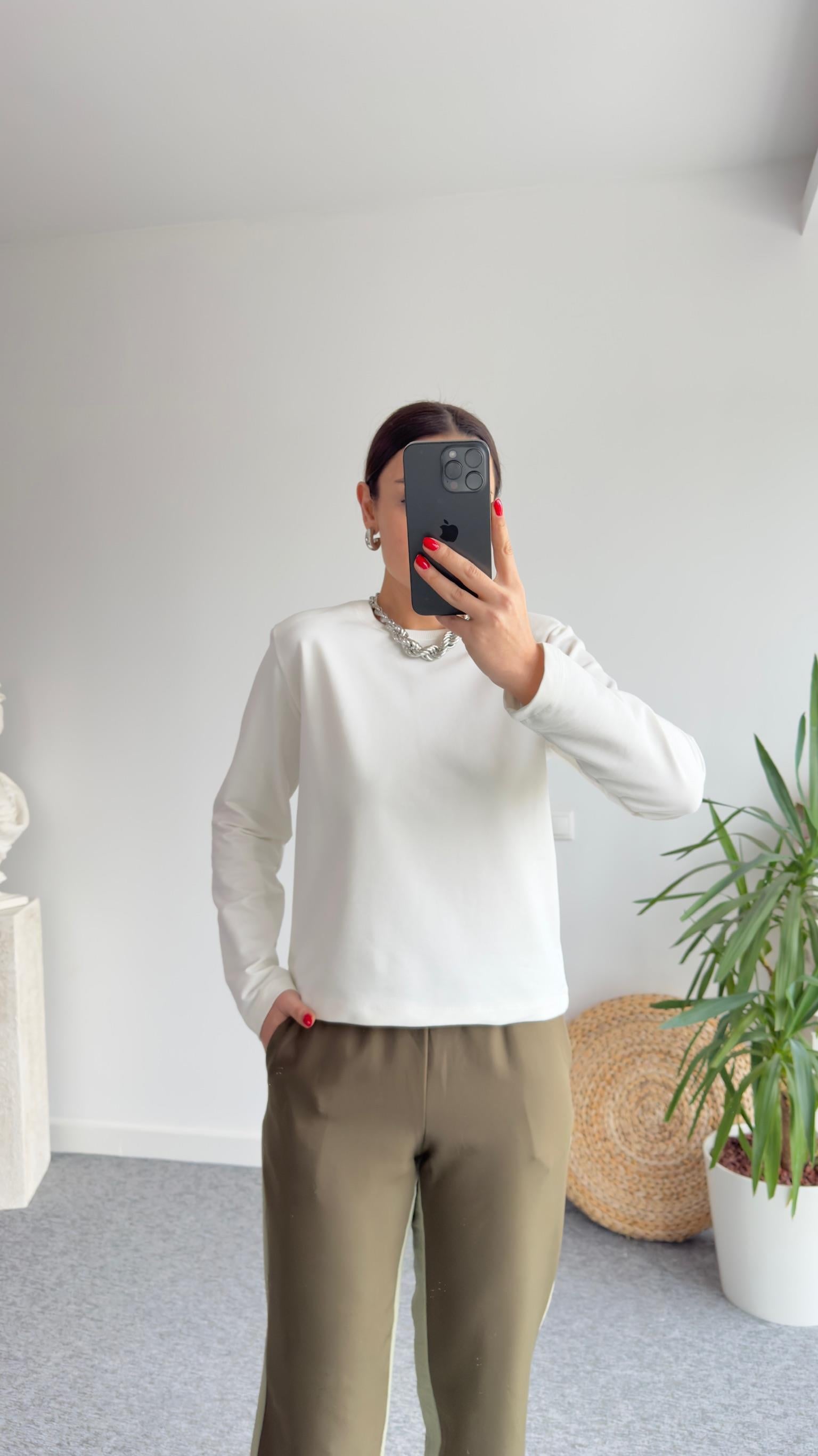 Vatkalı Uzun Kol Beyaz Bluz