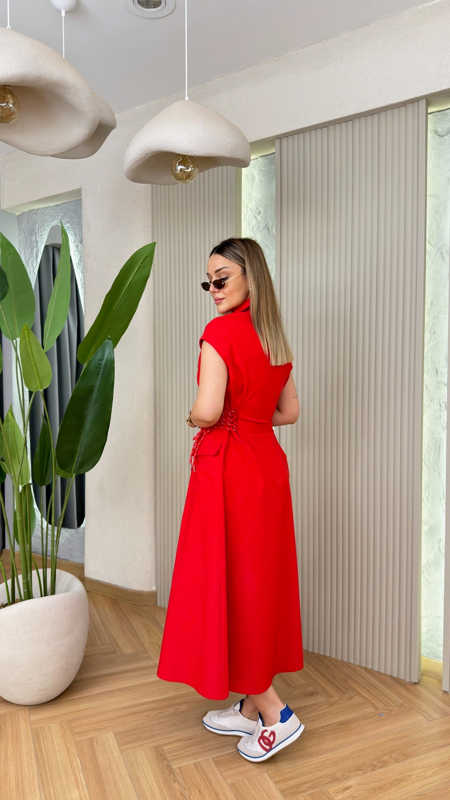Kırmızı Yan Bağcık Detaylı Marka Model Elbise 