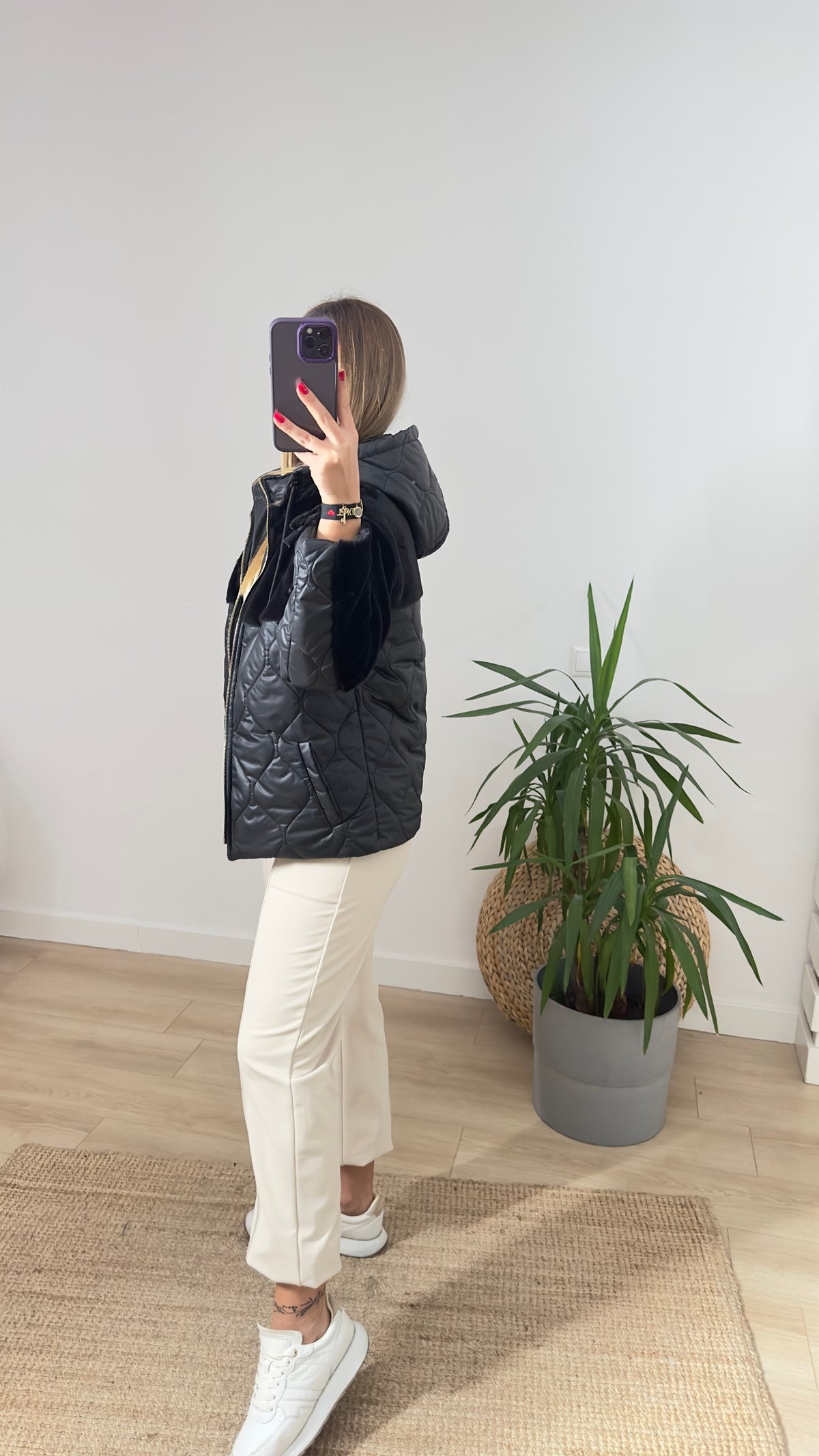 Peluş Detaylı Kapitone Mont